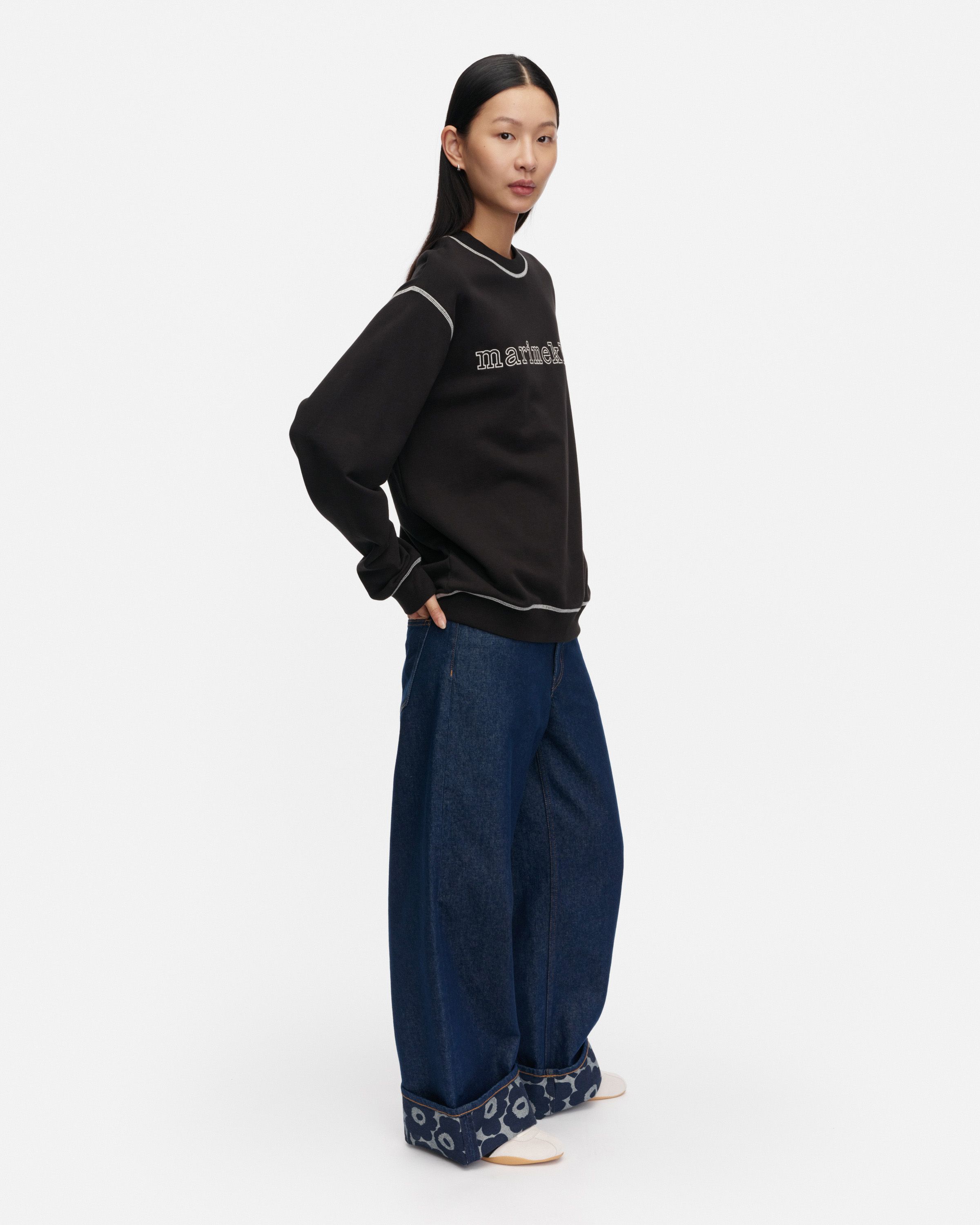 Lotjata Logo Placement Kioski sweatshirt black, off white | Marimekko