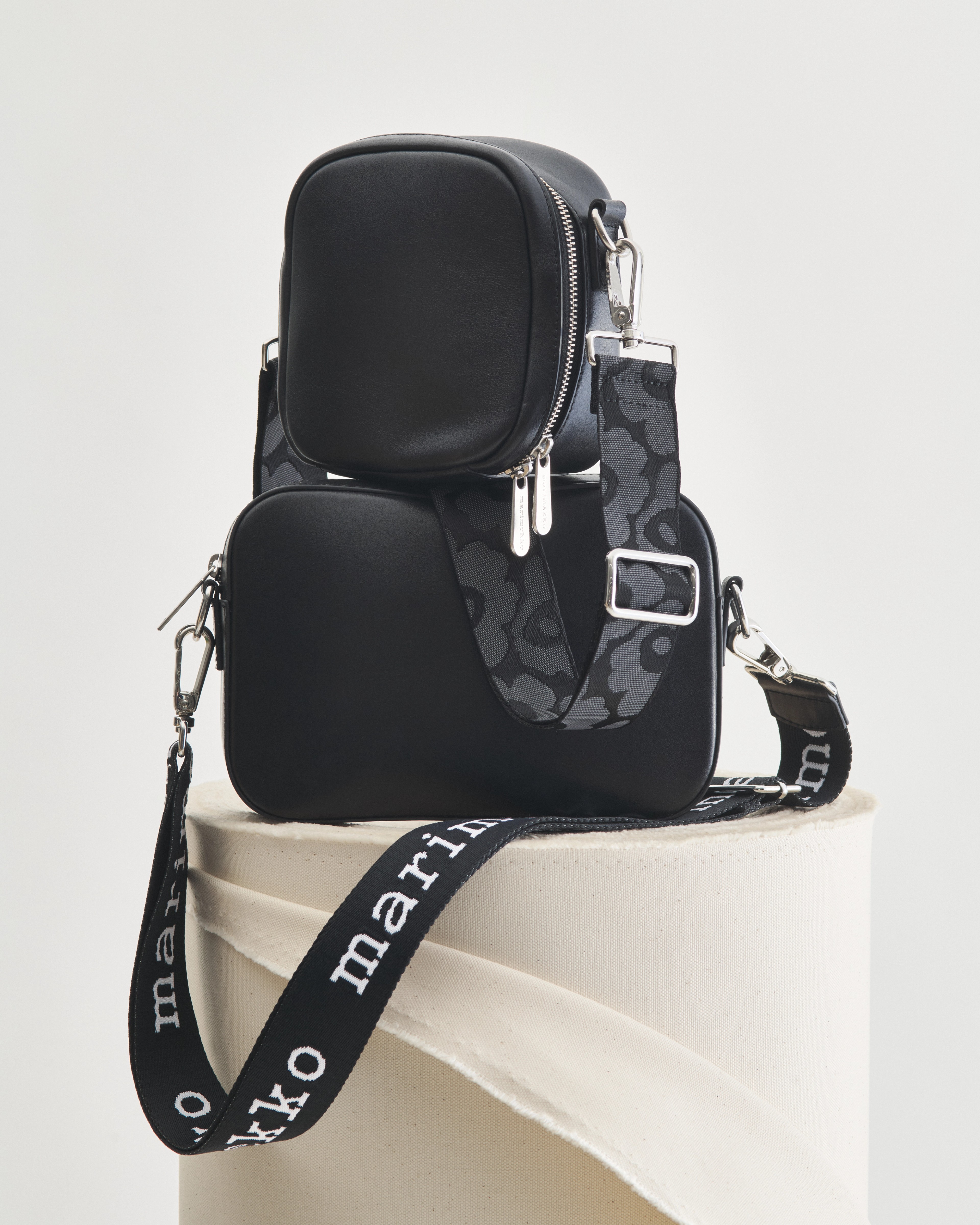 Gratha Logo Strap Olkalaukku