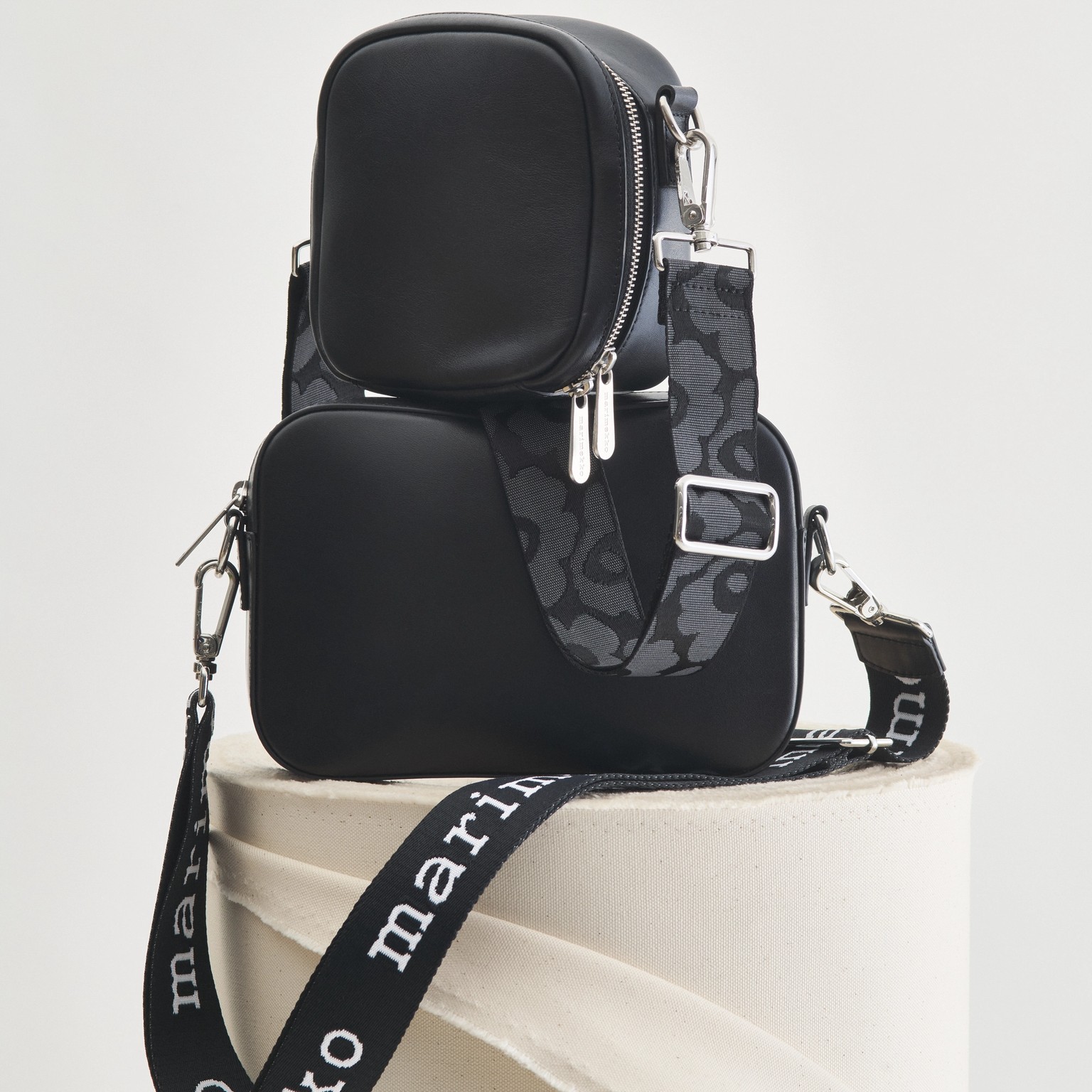 Musta Baby Gratha ja Gratha.