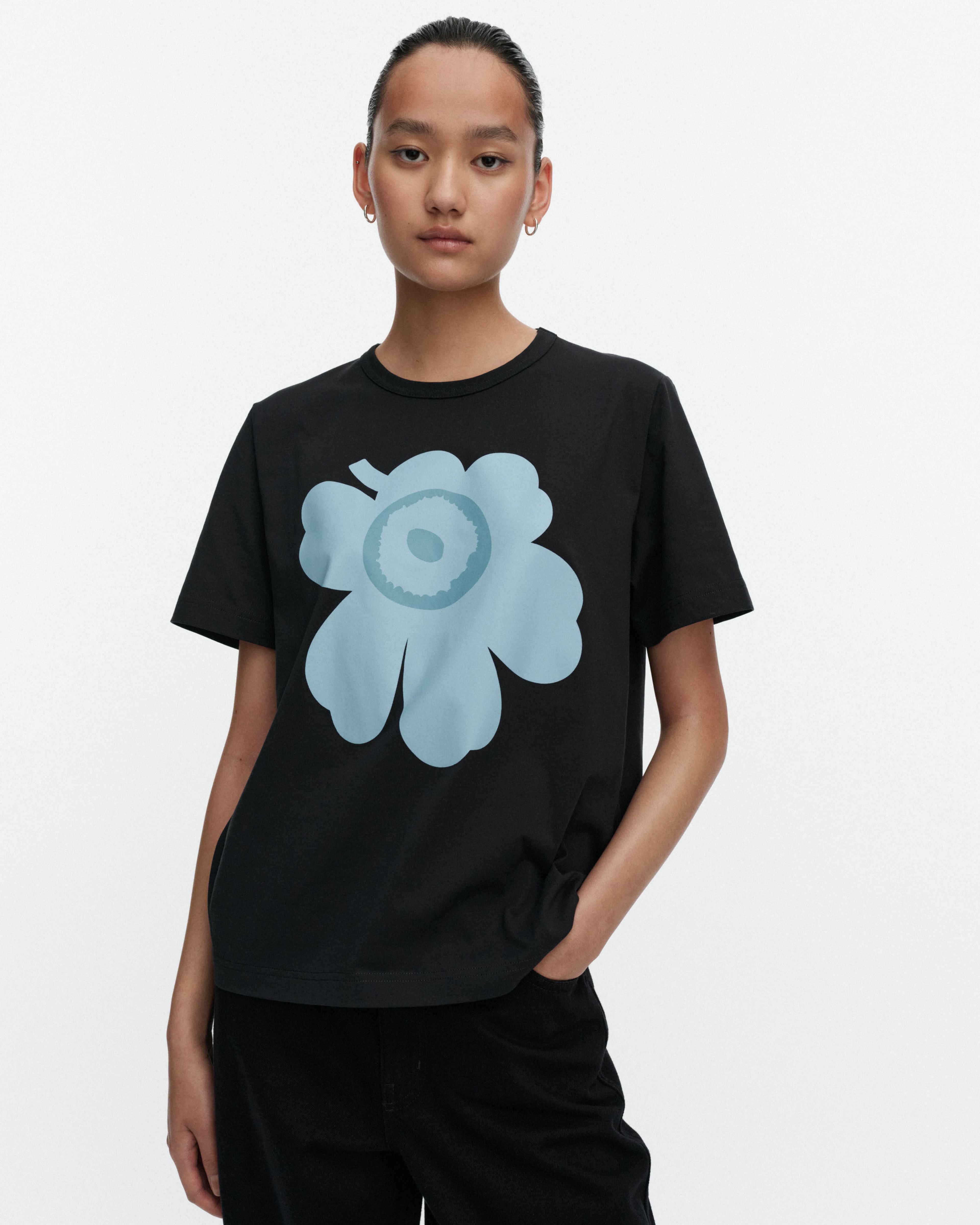 Ae Erna Unikko Placement Kioski t-shirt