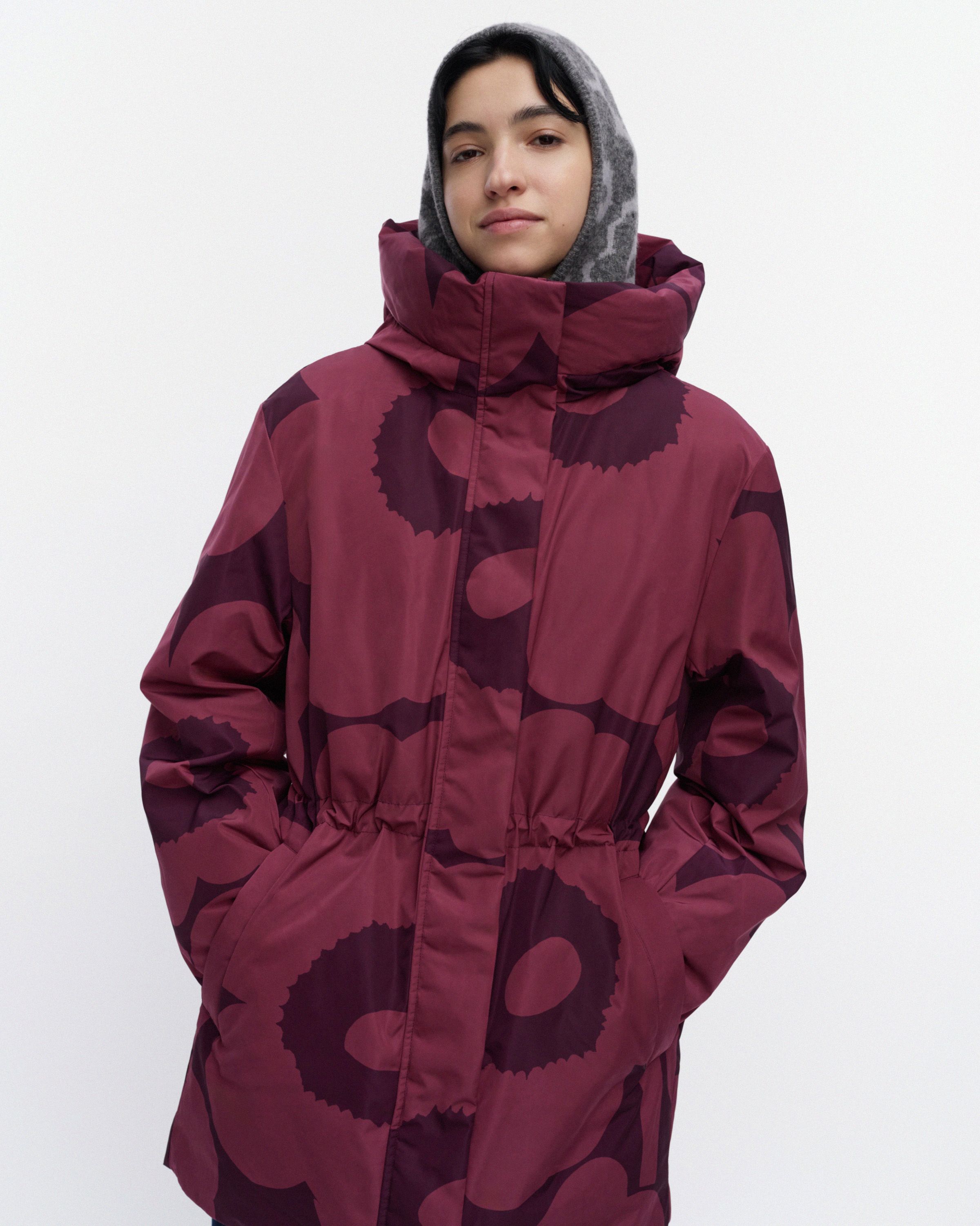 Käännös Unikko Coat dark rose, dark purple | Marimekko