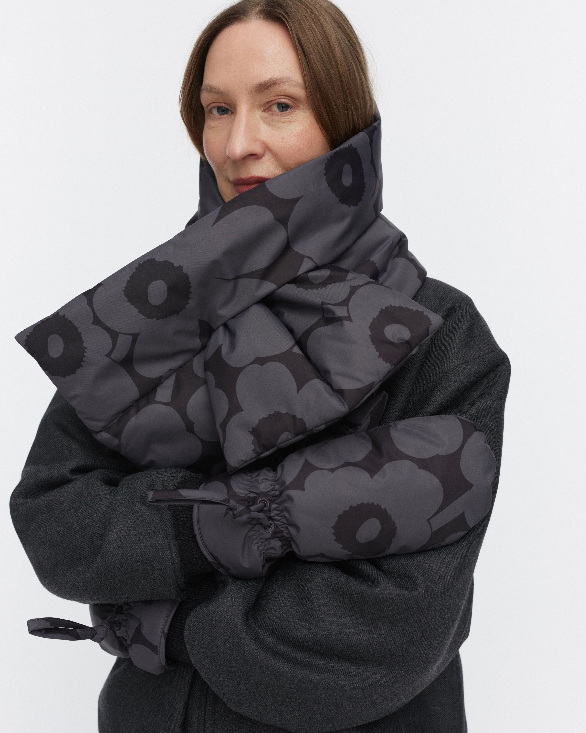 Croma Unikko Scarf dark grey, black | Marimekko
