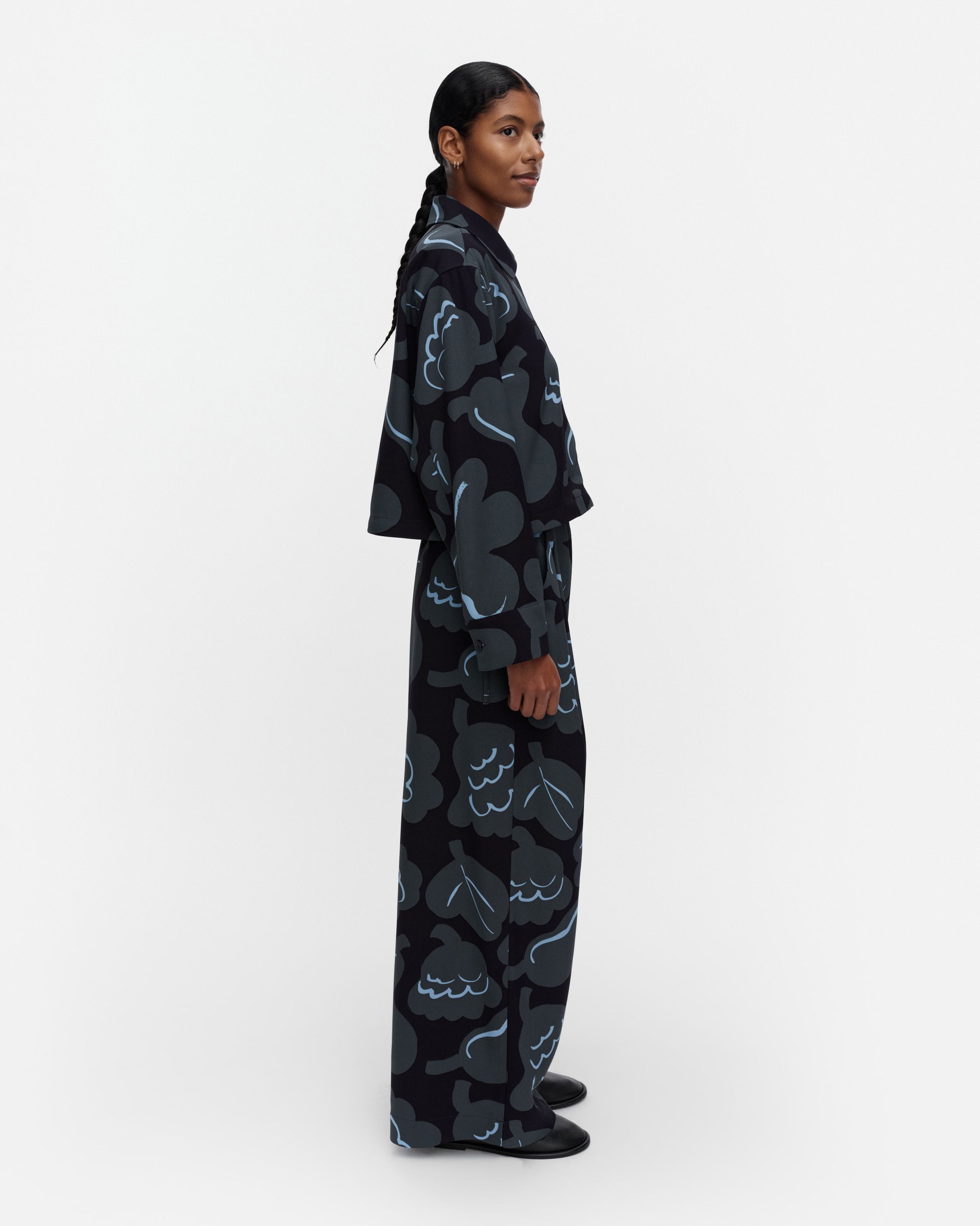  花柄ジャージ 青黒　marimekkoコラボ Pulssi Kukasta Kukkaan Shirt grey, dark blue, light blue | Marimekko