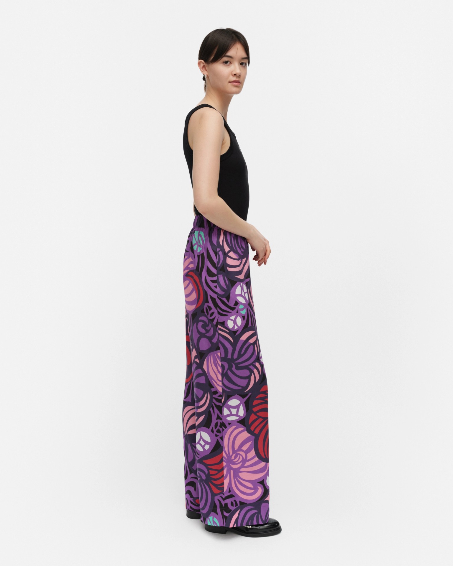 Oanet Torstai, Cupro trousers, violet, red, pink, black,
