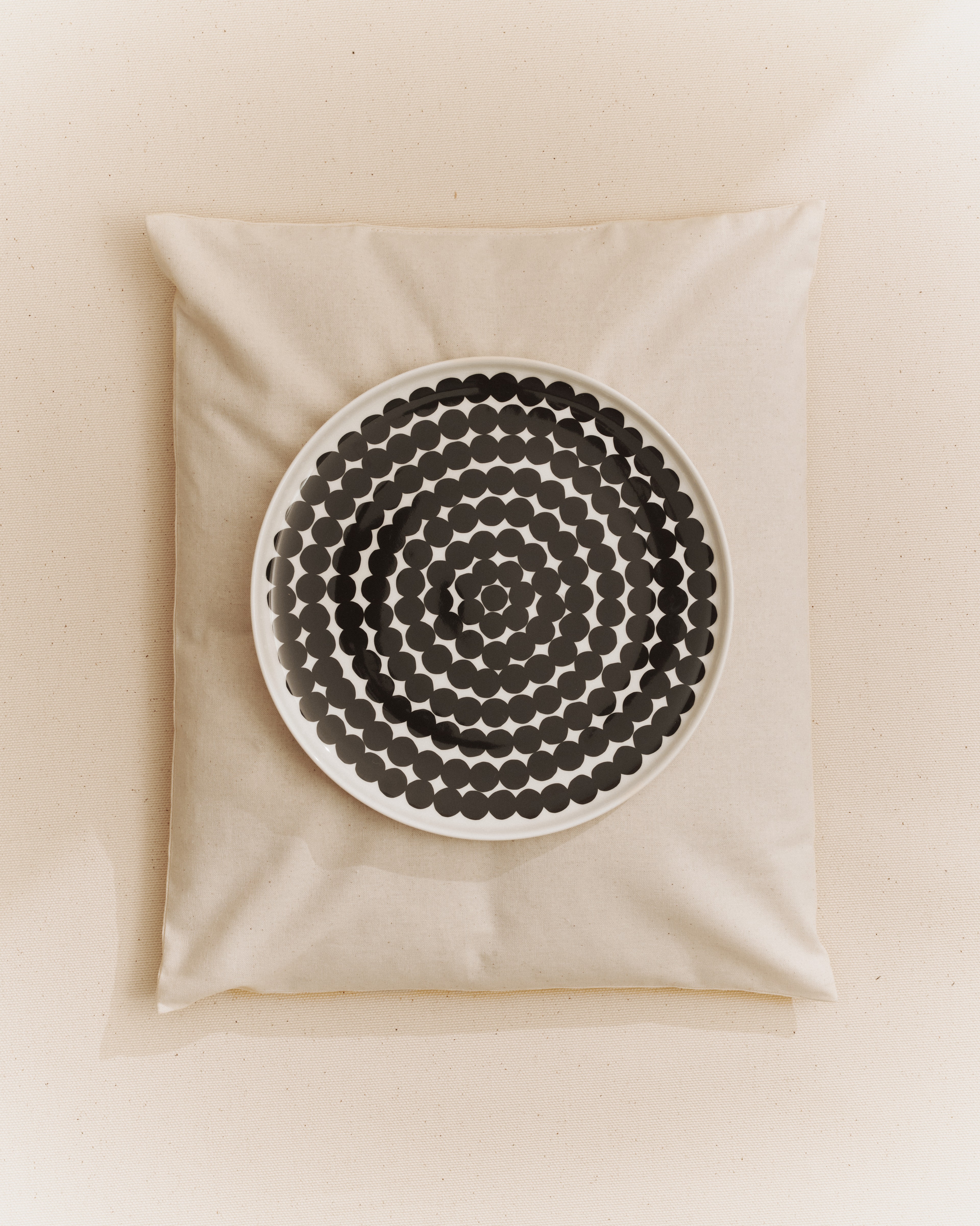 Räsymatto, Salad plate, white,black,