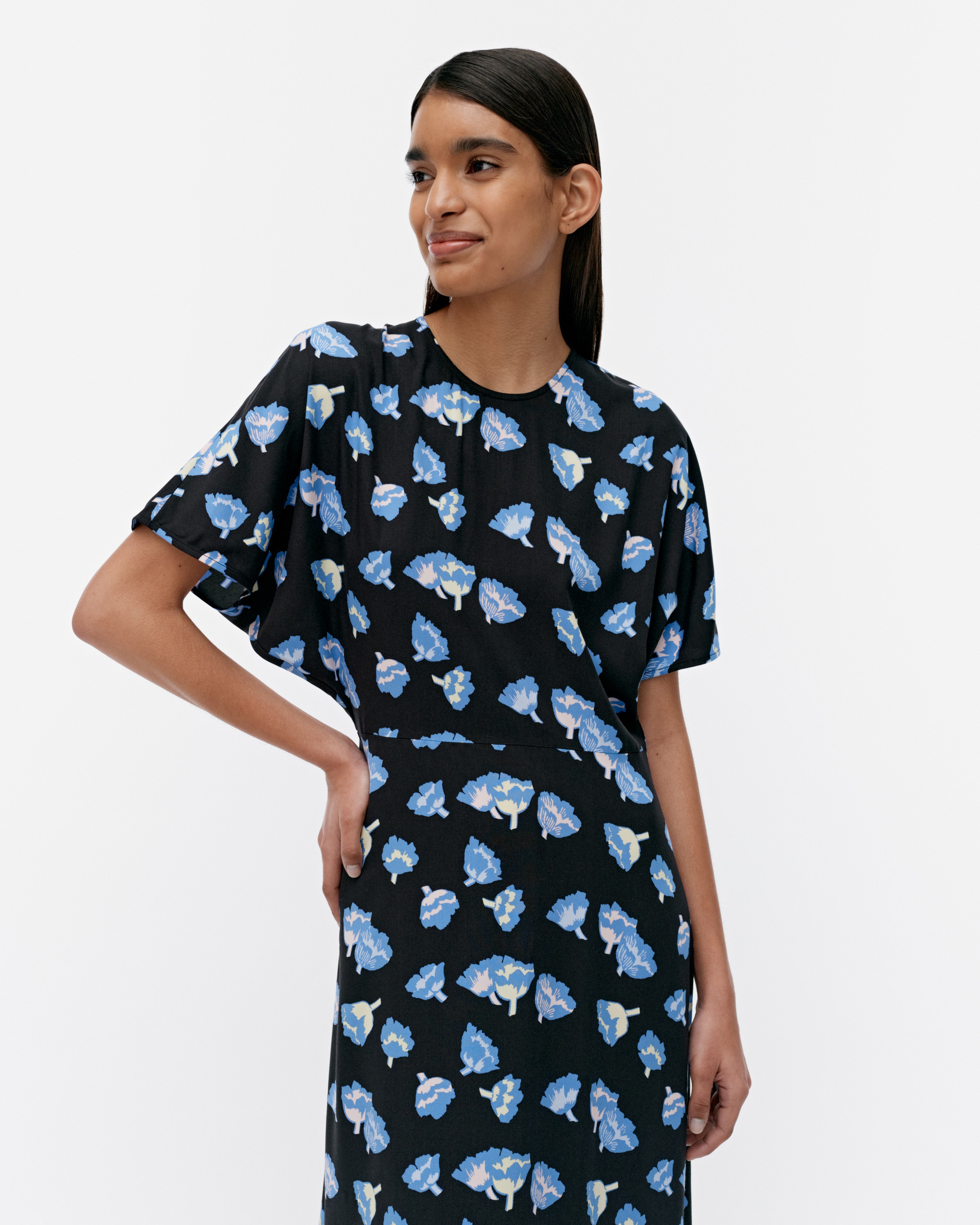 Heleä Suitsuke Kleid