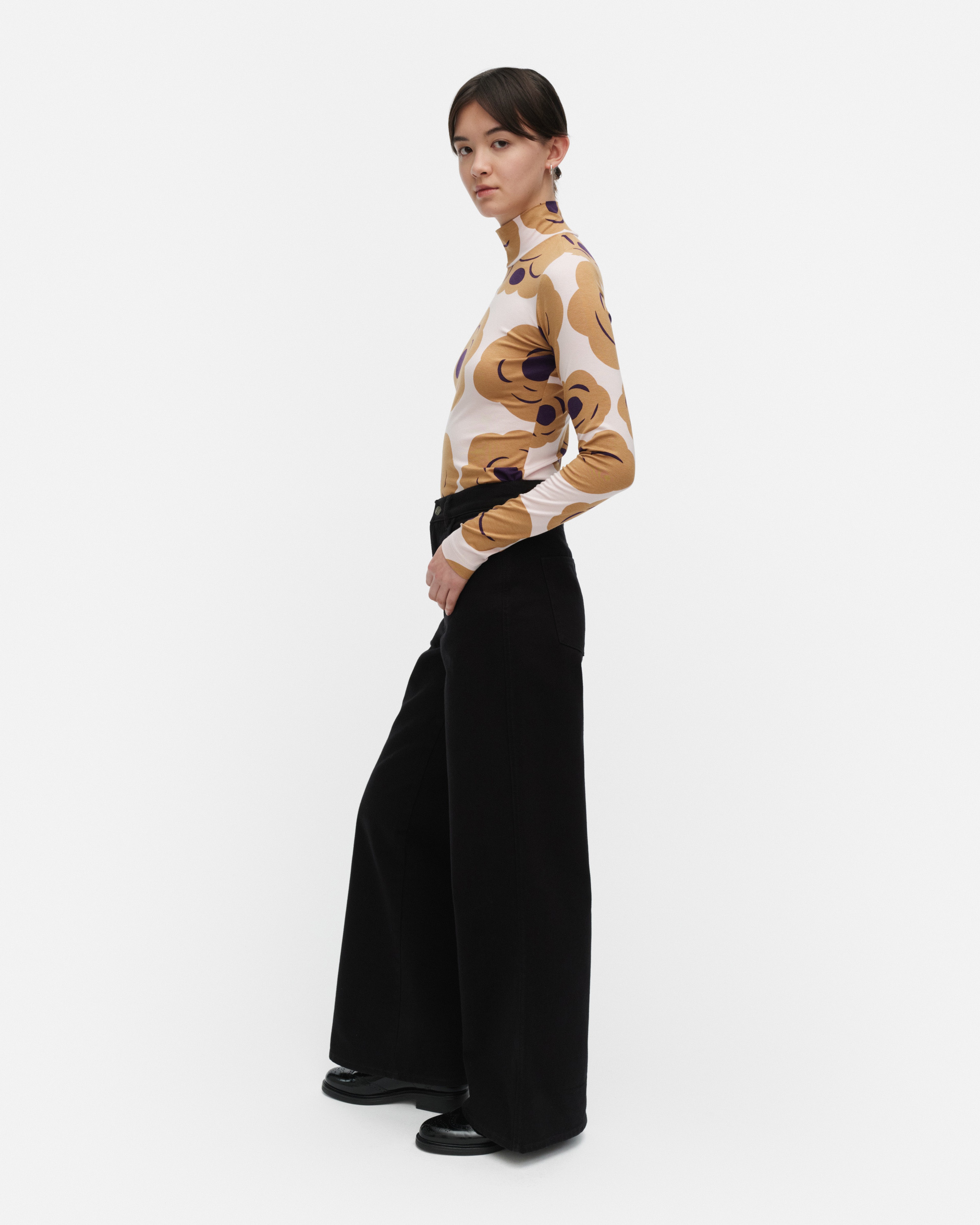 Armas Tumma, Turtleneck shirt, light pink, brown, dark purple,