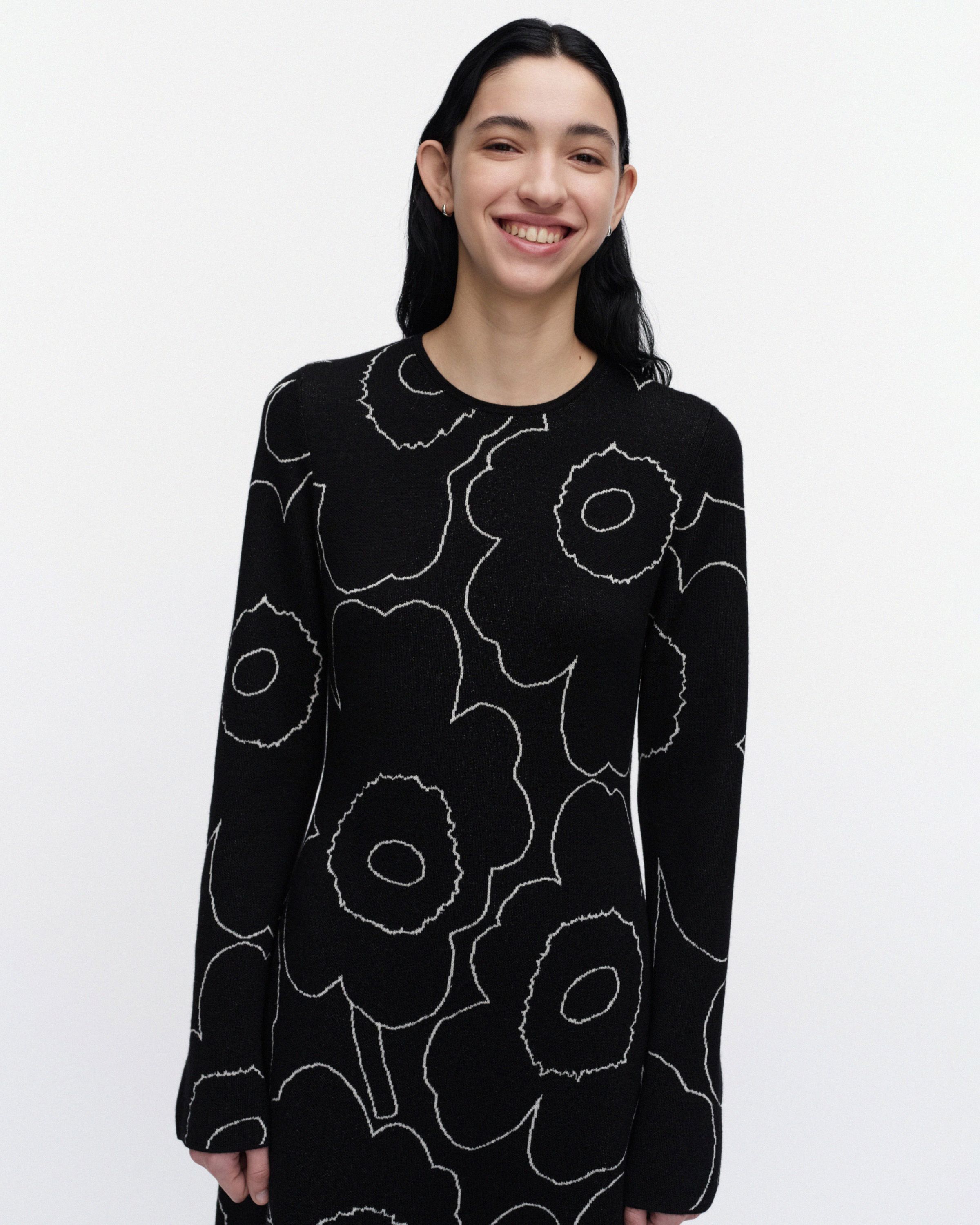 Takaisin Piirto Unikko Knitted dress black, off white | Marimekko