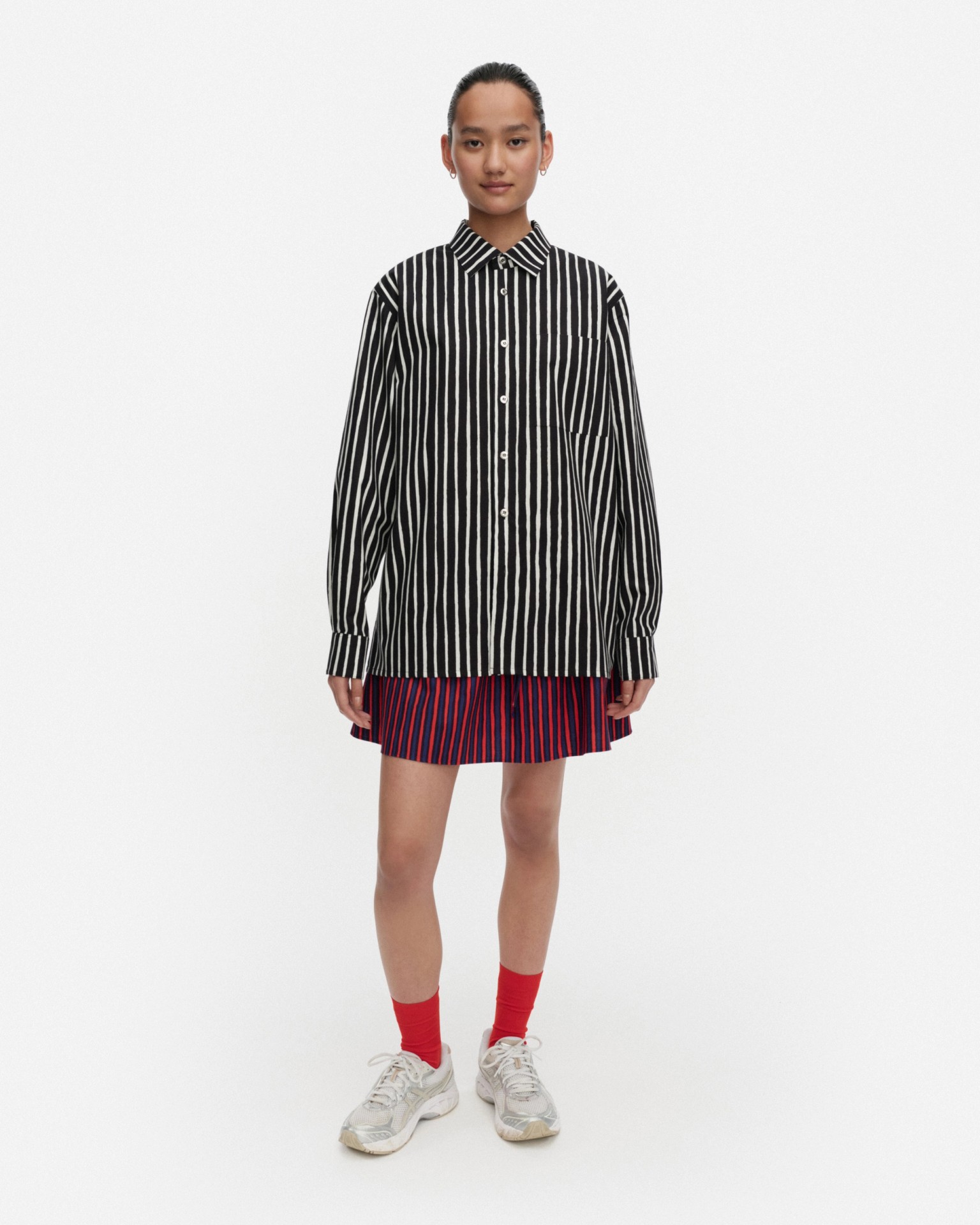 Jokapoika, Kioski puuvillapaita, musta, valkoinen,