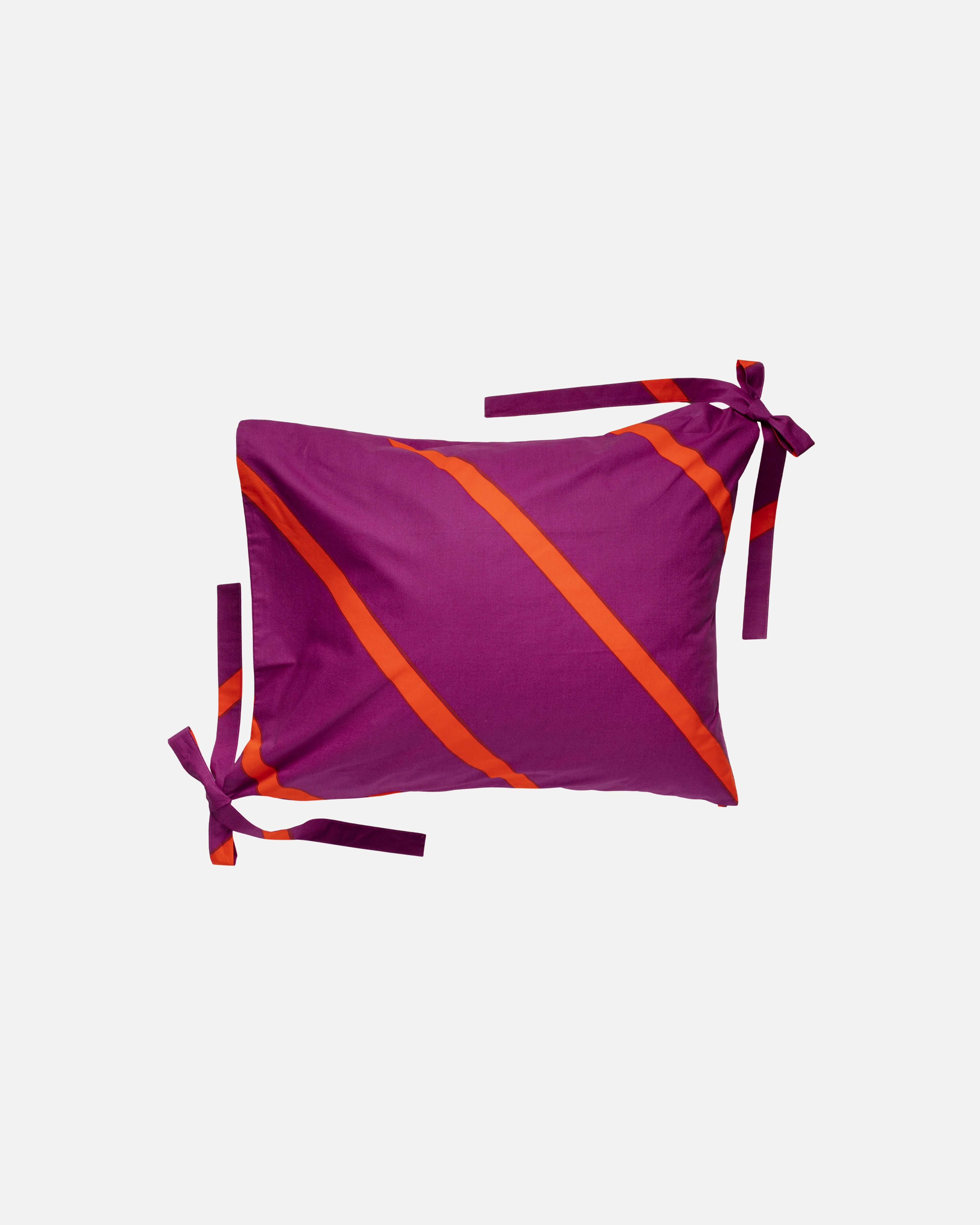 Basso / Laila Gohar for Marimekko, Pillow case 50x60/52x65 cm, burgund,red,