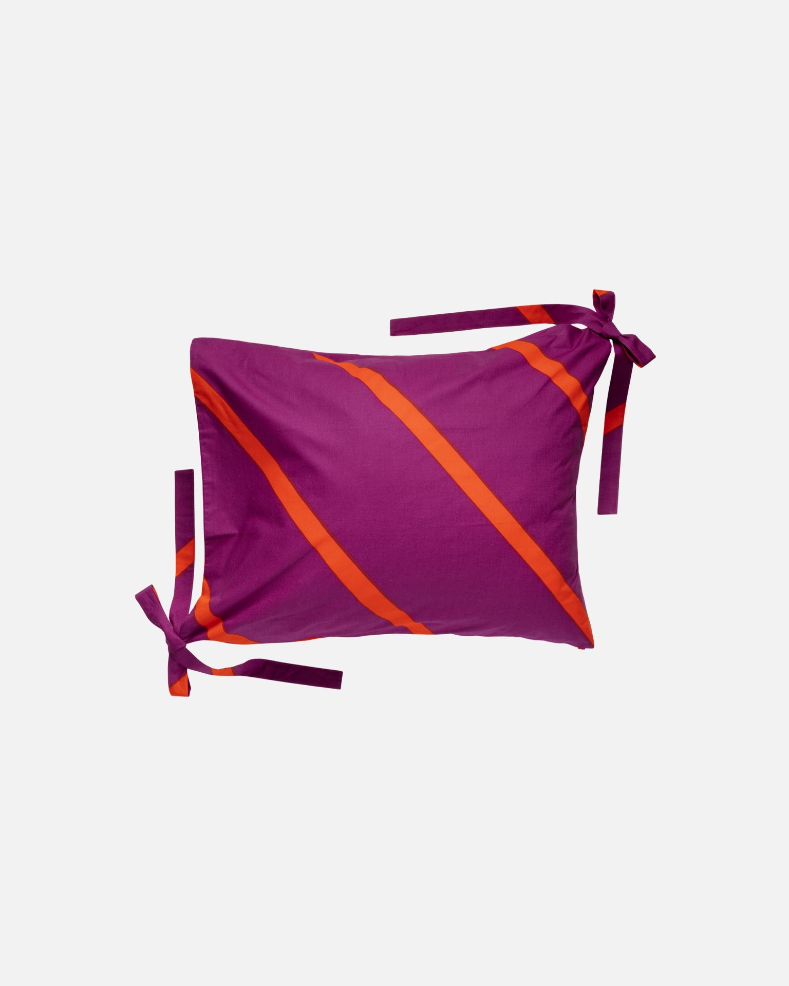 Basso / Laila Gohar for Marimekko, Queen pillow case, burgund,red,