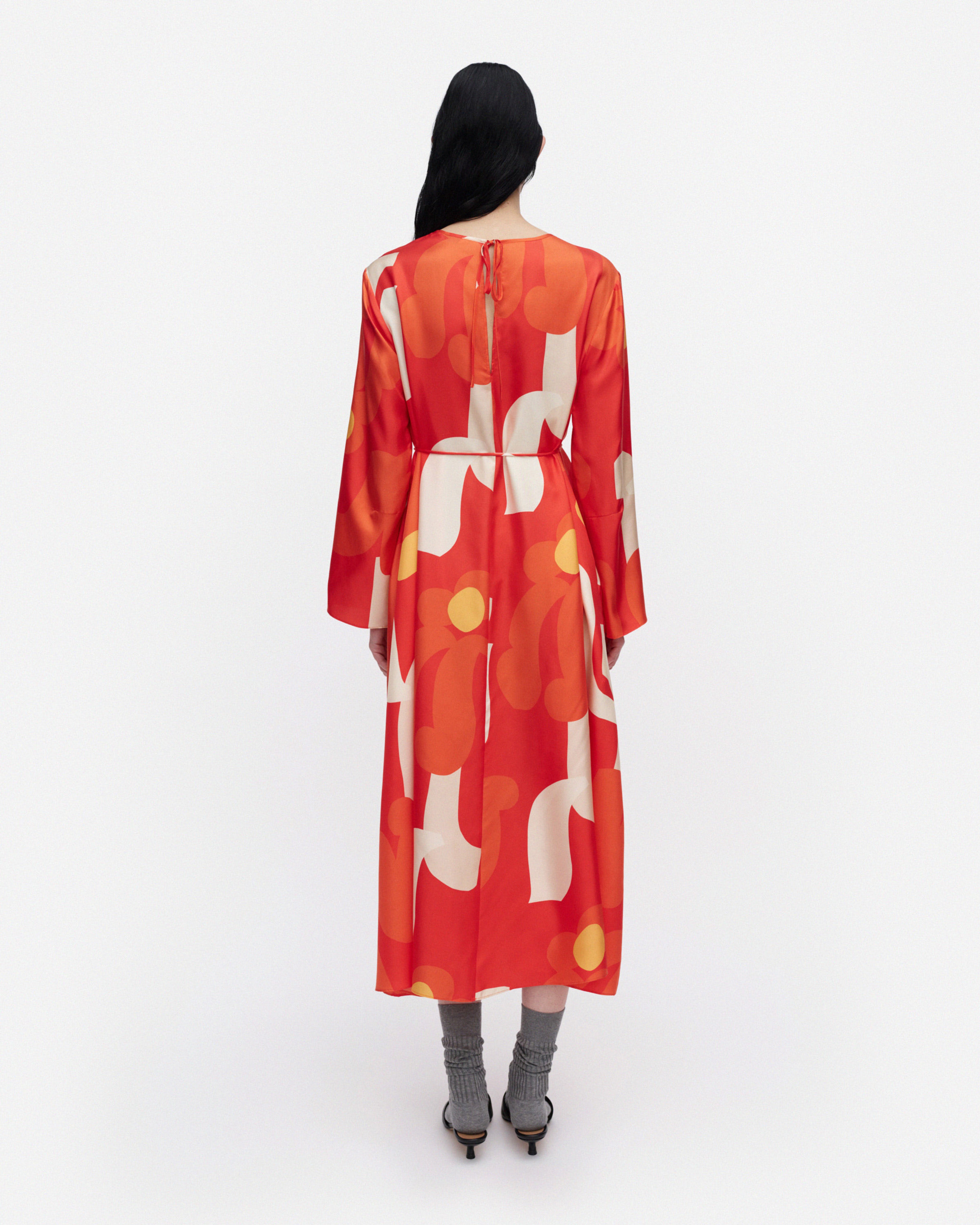 Keskenään Kukkahattu, Silk dress, red, light yellow, beige,