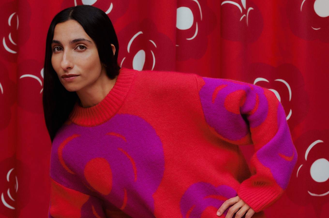 Model wearing Kartakteri knit and Lovea knitted skirt.