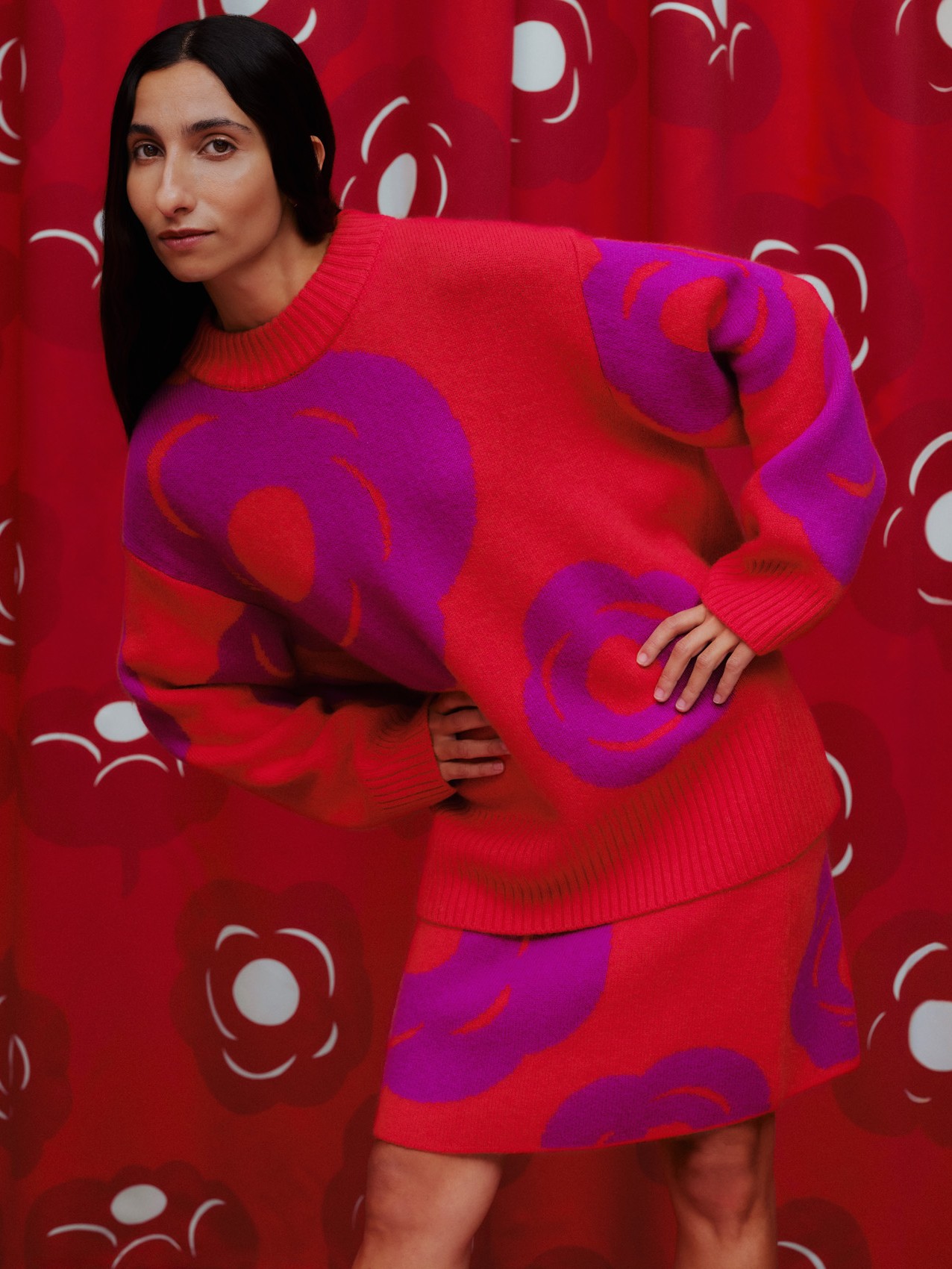 Model wearing Kartakteri knit and Lovea knitted skirt.