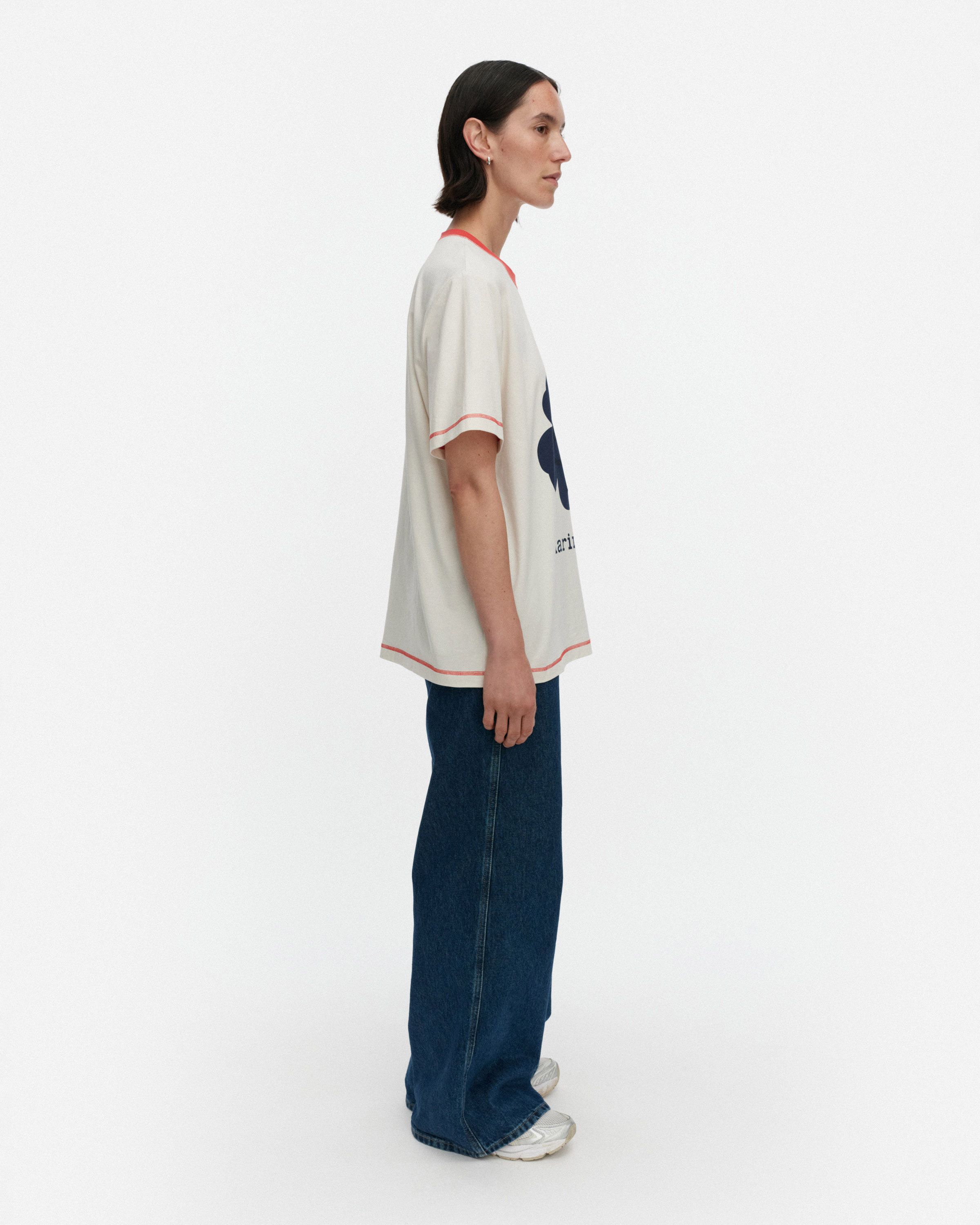 Tarttua Unikko Placement Kioski t-shirt | Marimekko