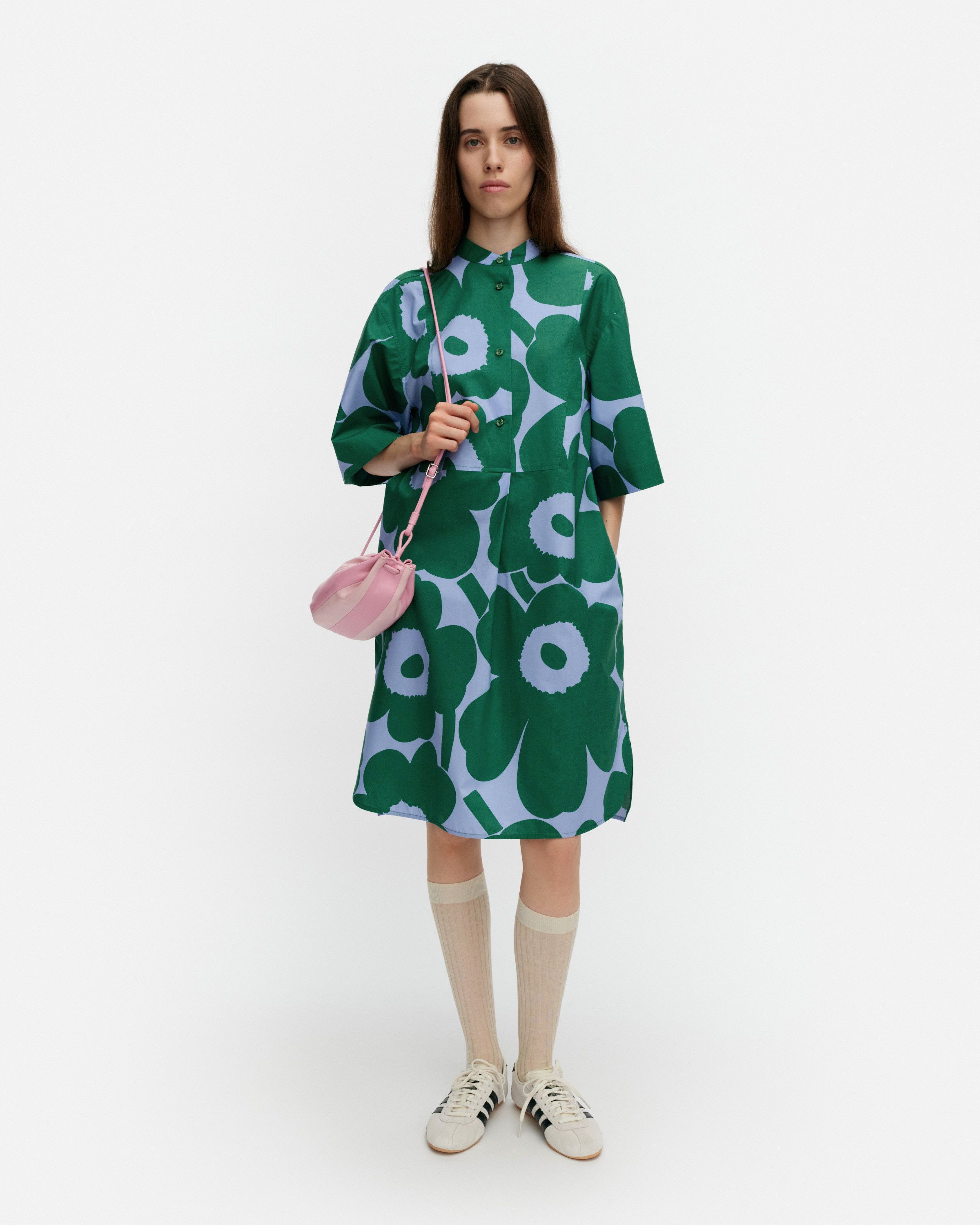 PIENI UNIKKO　143×150　大判　ヴィンテージ Marimekko Unikko Large Coin Purse, navy/orange/white – Touch of