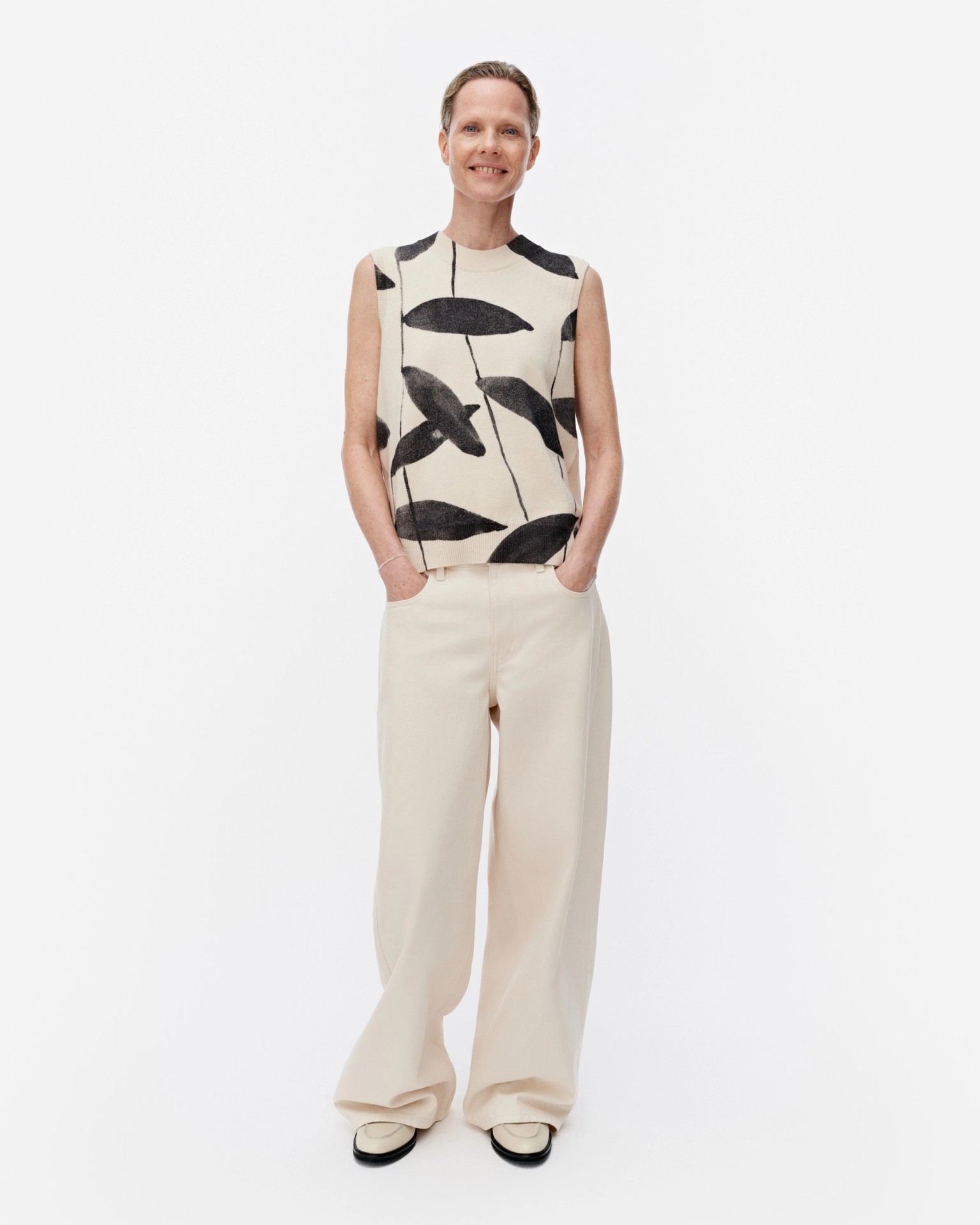 Viivat Paju, Knitted top, off white, black,