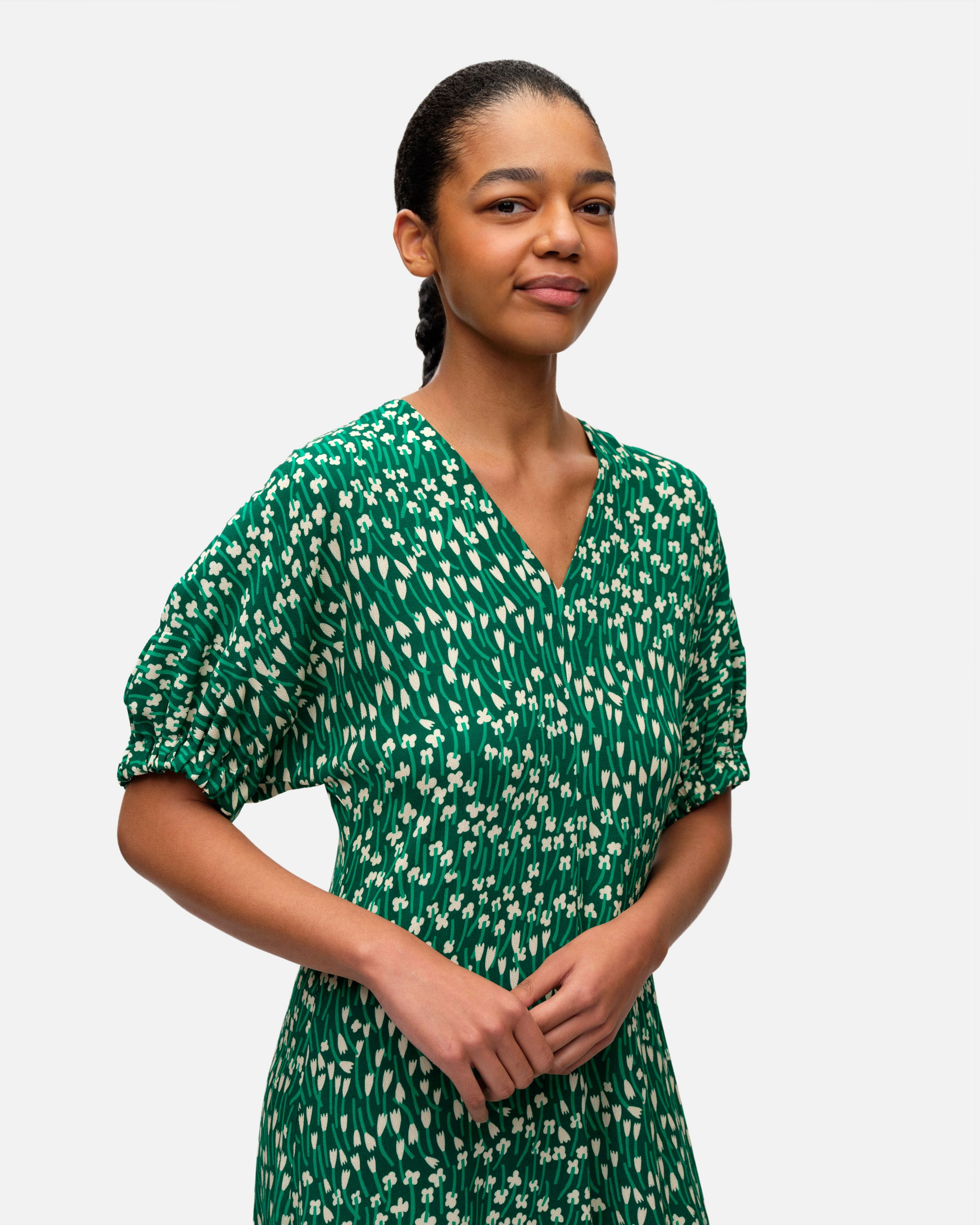 Intoilla Tuulahdus Dress dark green, green, off-white | Marimekko