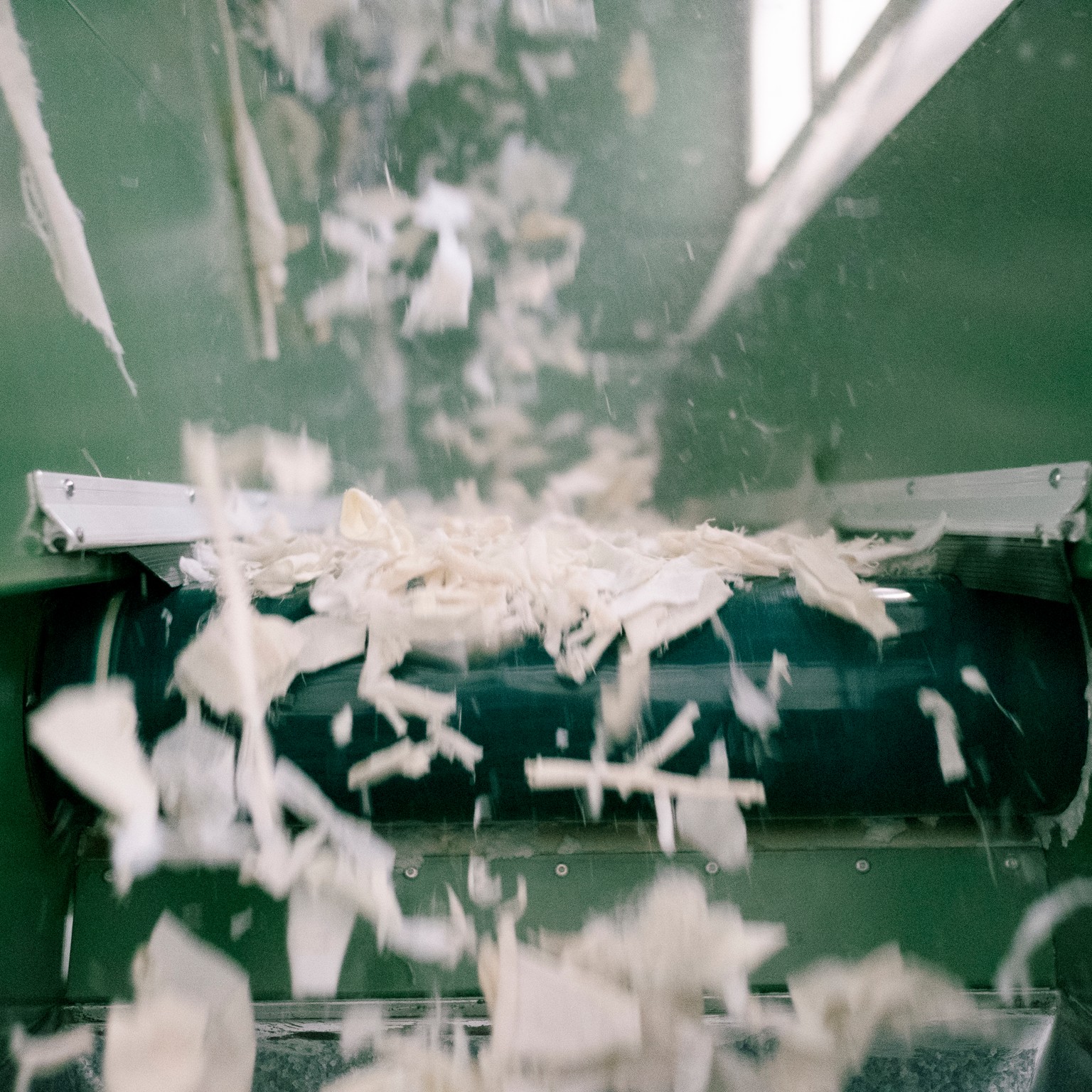 Textile fibres moving on a fibre opening line.