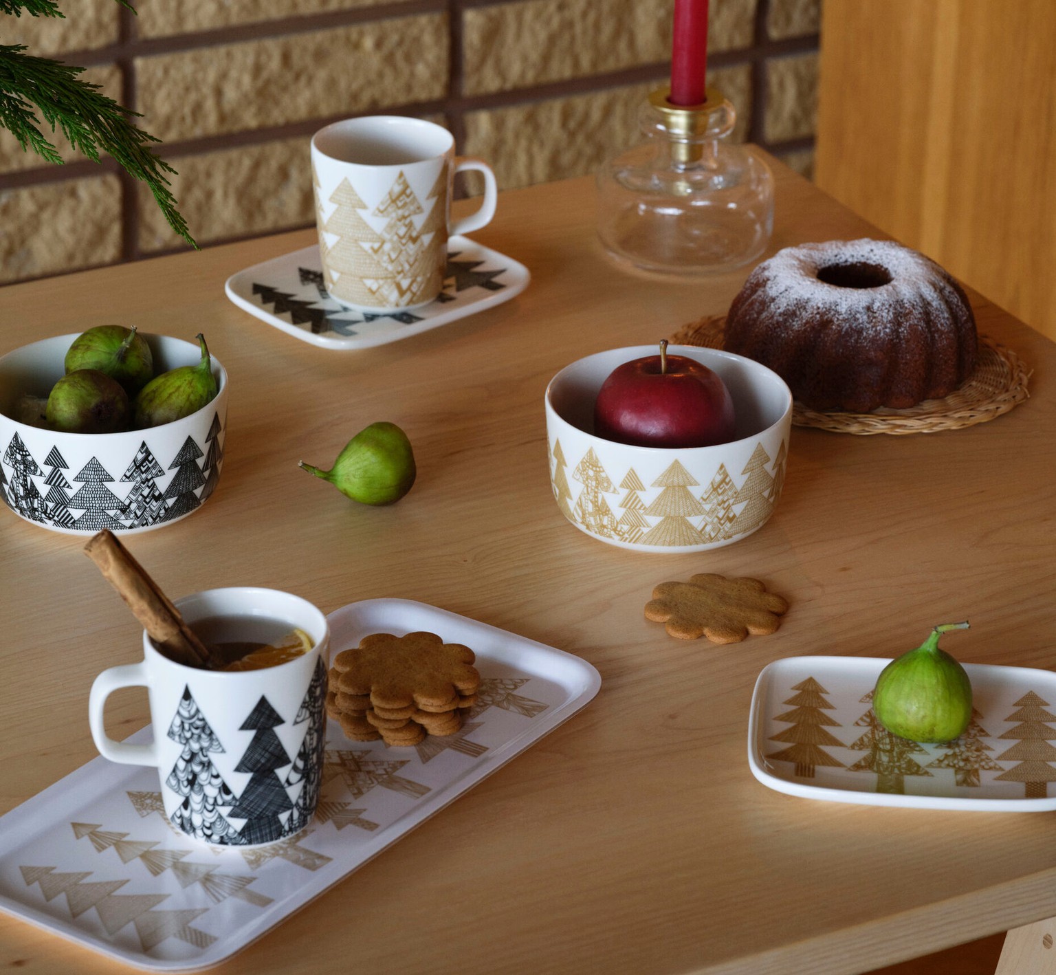 Table with Kuusikossa printed bowls, trays and mugs.