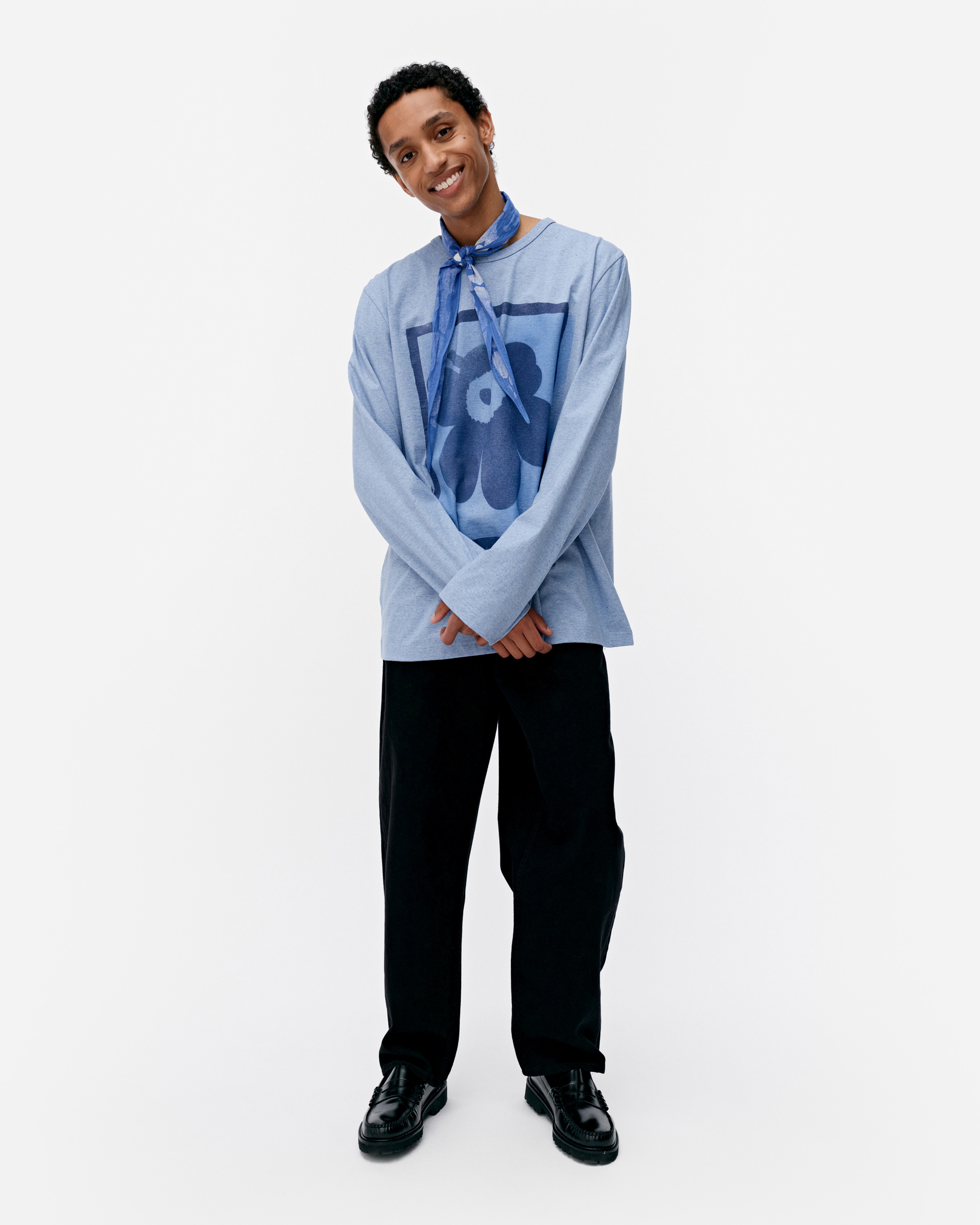 Bisarri Unikko Placement Kioski paita