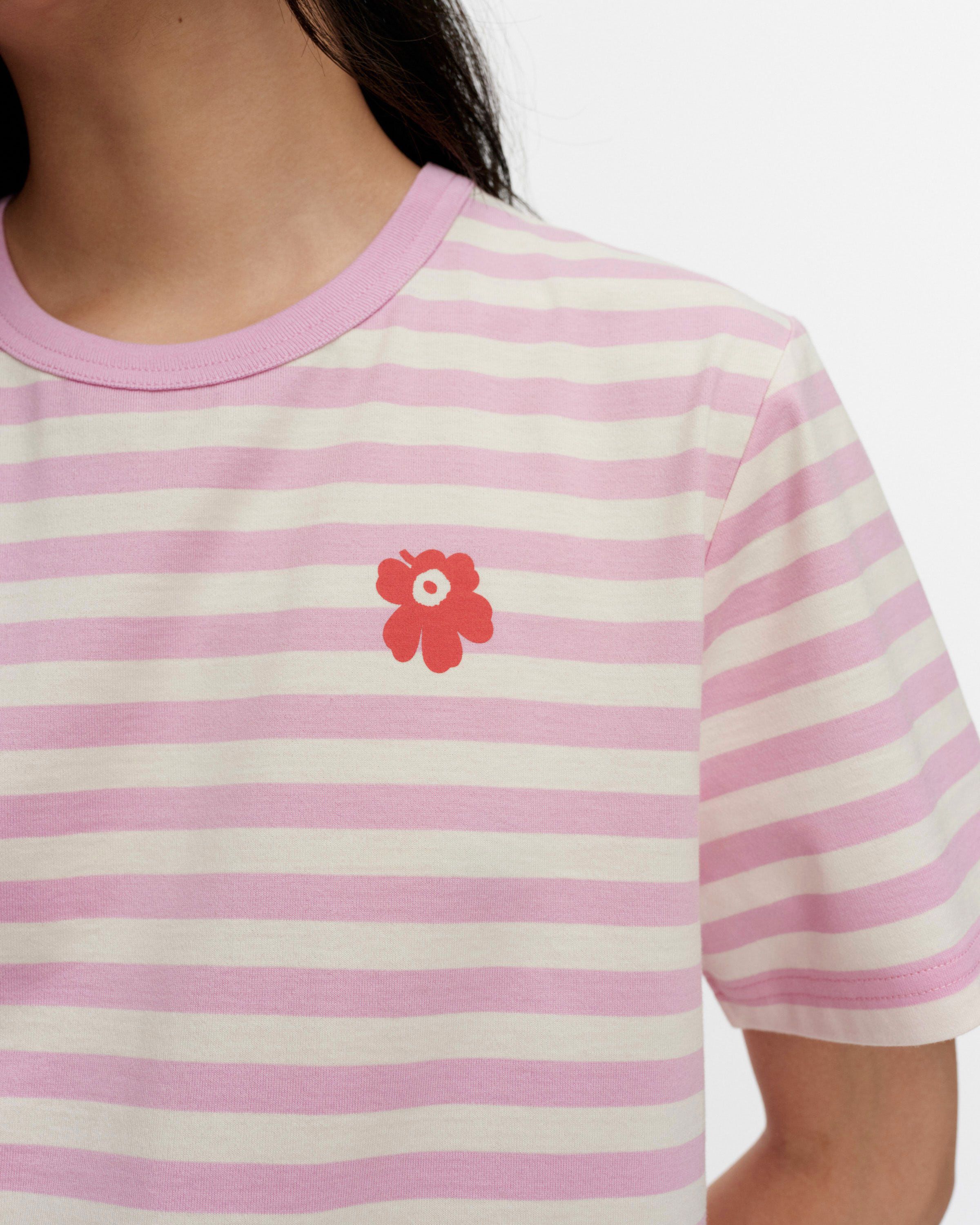 Tasaraita Unikko Kioski t-shirt light pink, off white, red | Marimekko