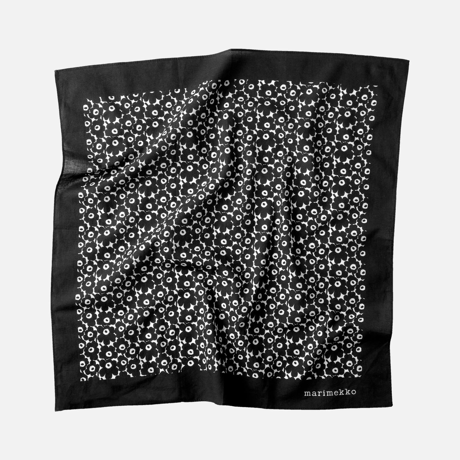 Astrilli scarf in Unikko pattern.