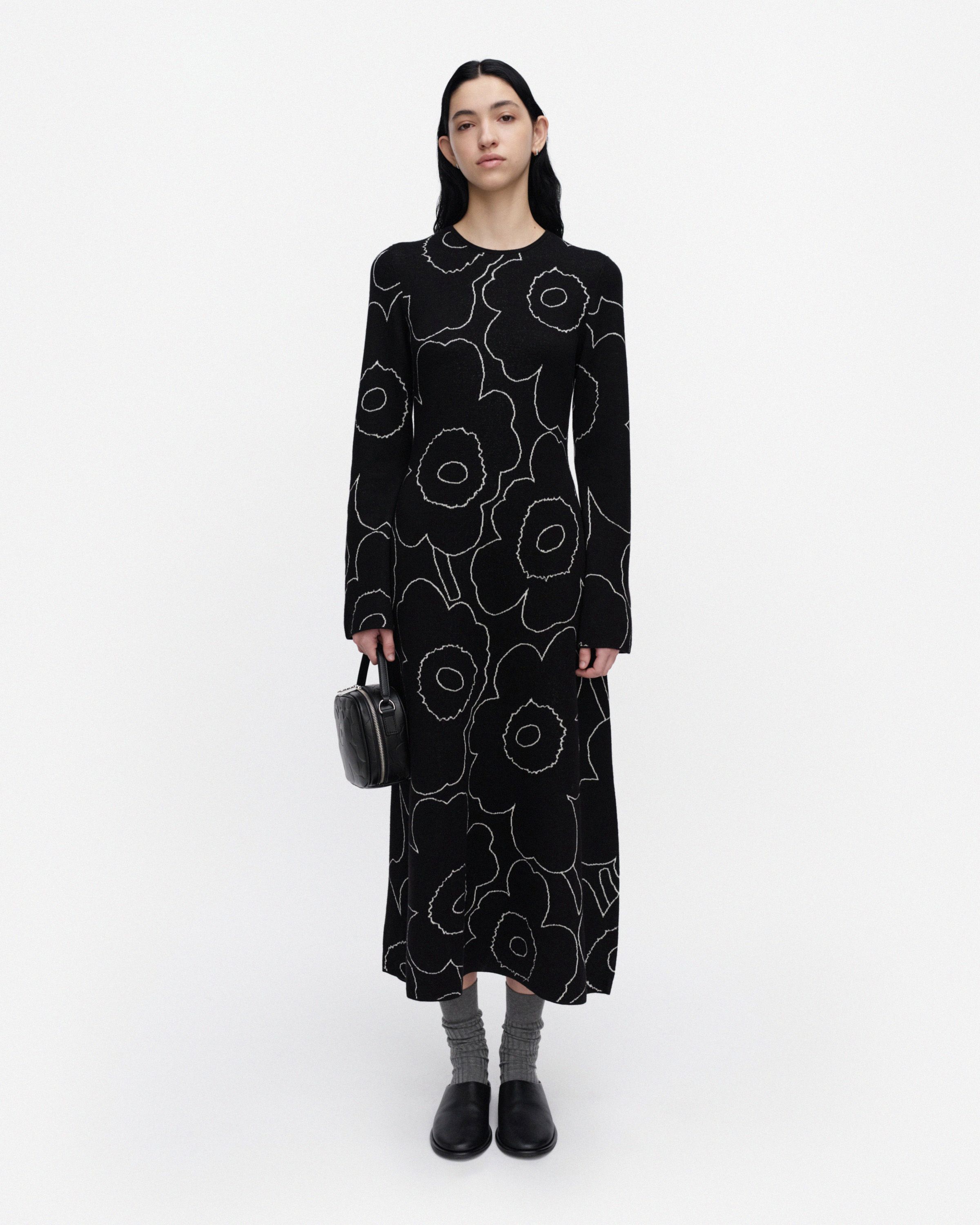 Takaisin Piirto Unikko Knitted dress black, off white | Marimekko