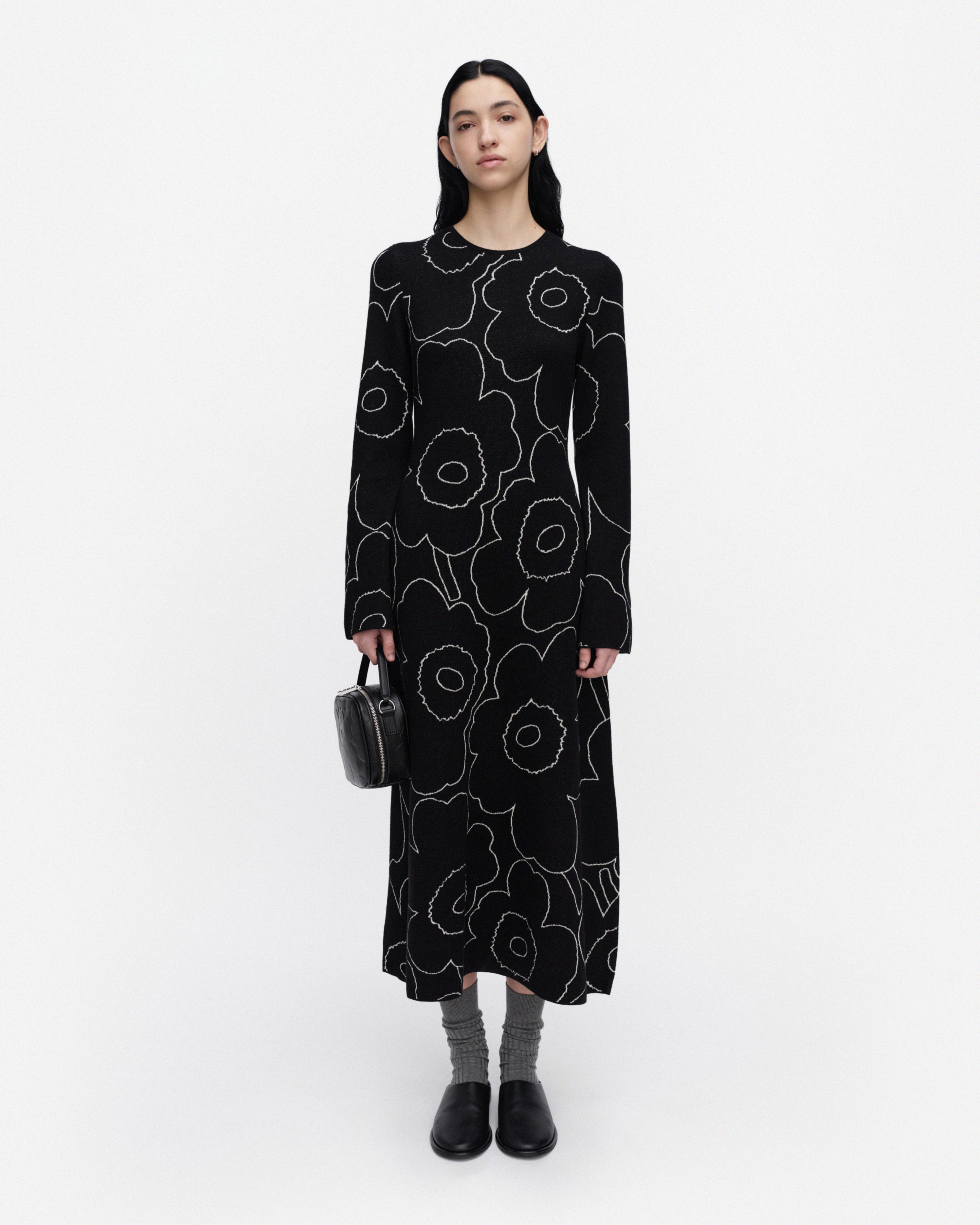Takaisin Piirto Unikko, Strickkleid, schwarz, cremefarben,