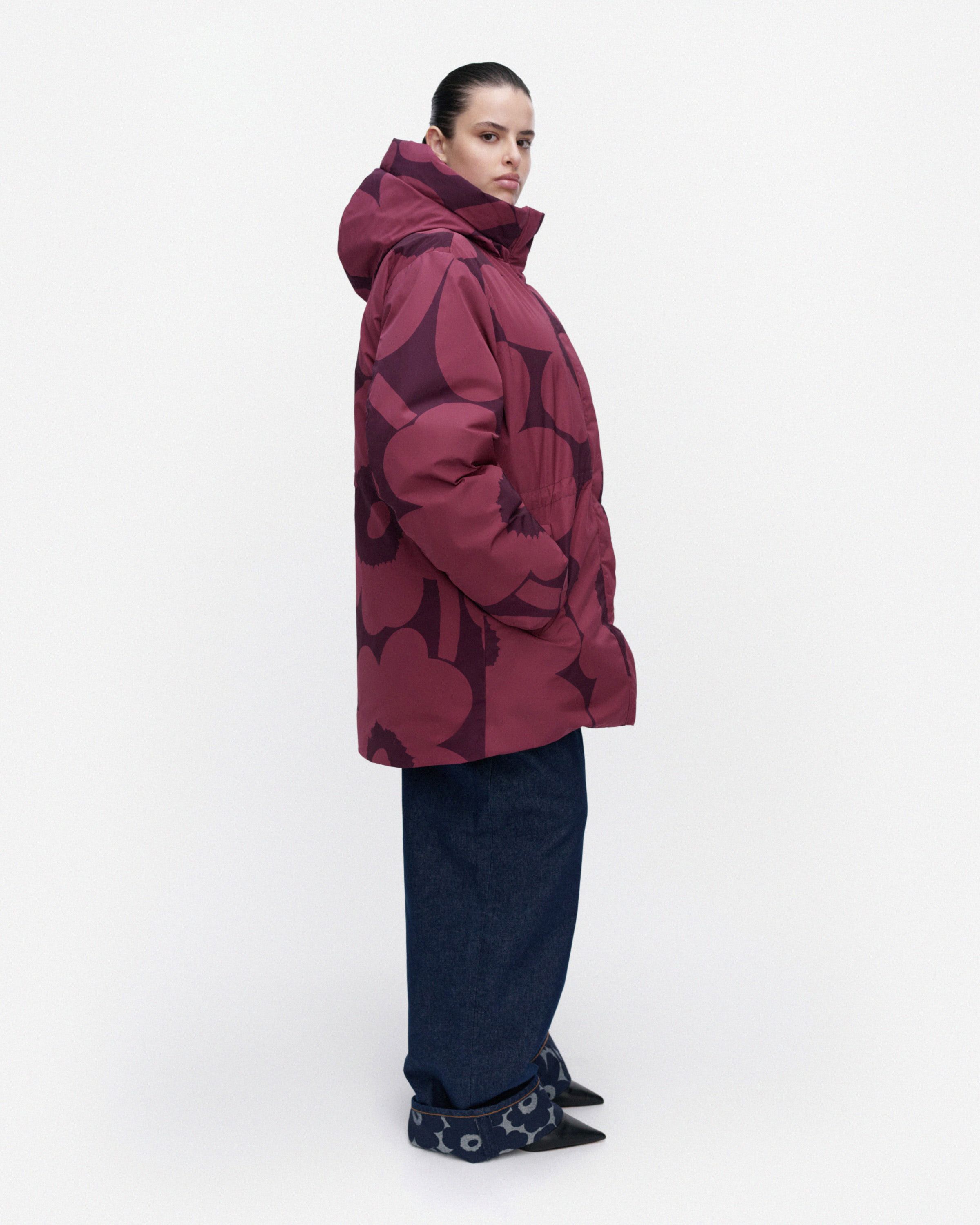 Käännös Unikko Coat dark rose, dark purple | Marimekko