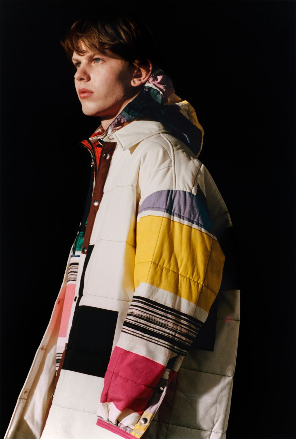 Close-up of the model wearing the Hanki jacket.