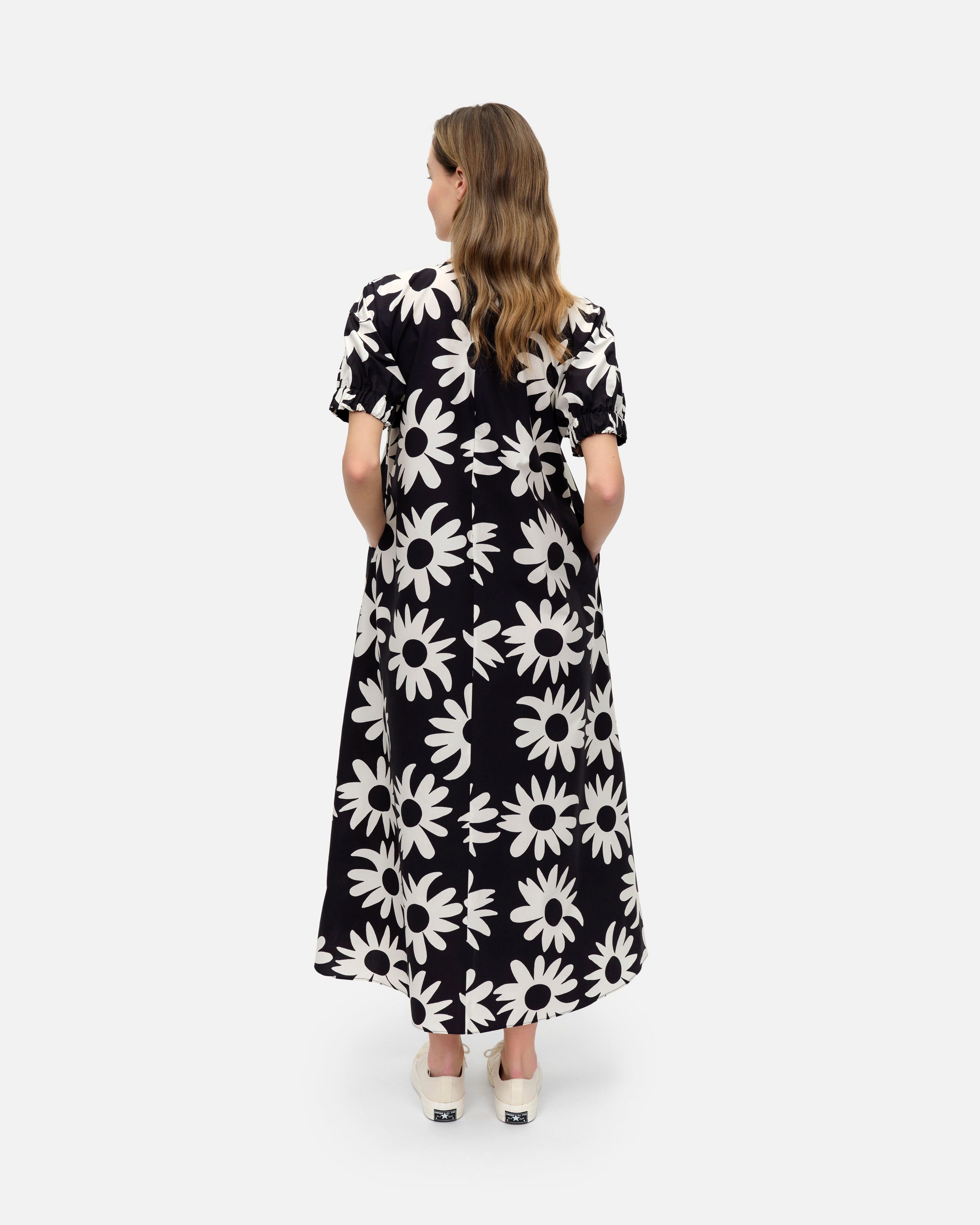 Veroinen Rakastaa ei rakasta Cotton dress black, off white | Marimekko
