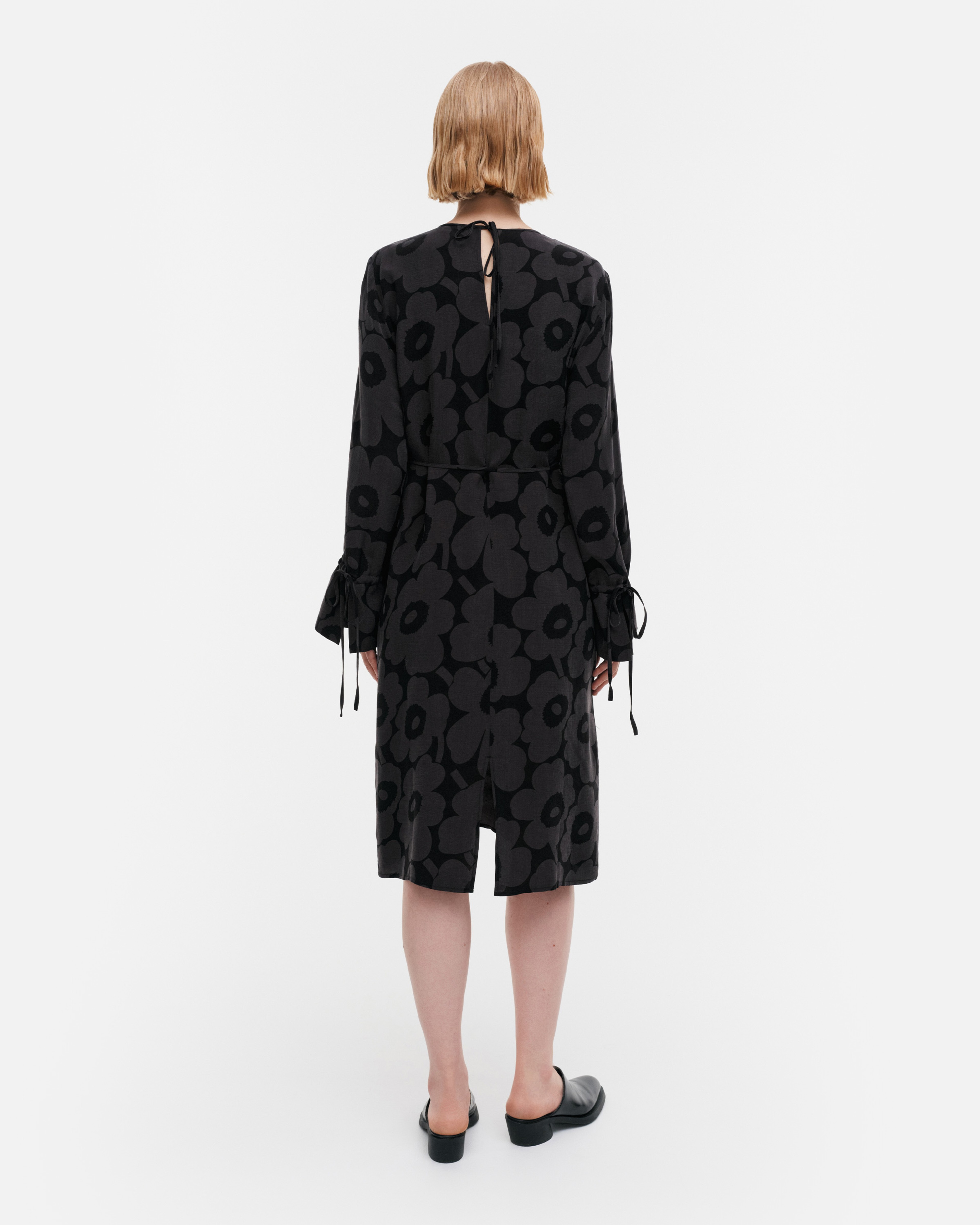 Lahjat Unikko, Mekko, tummanharmaa, musta,