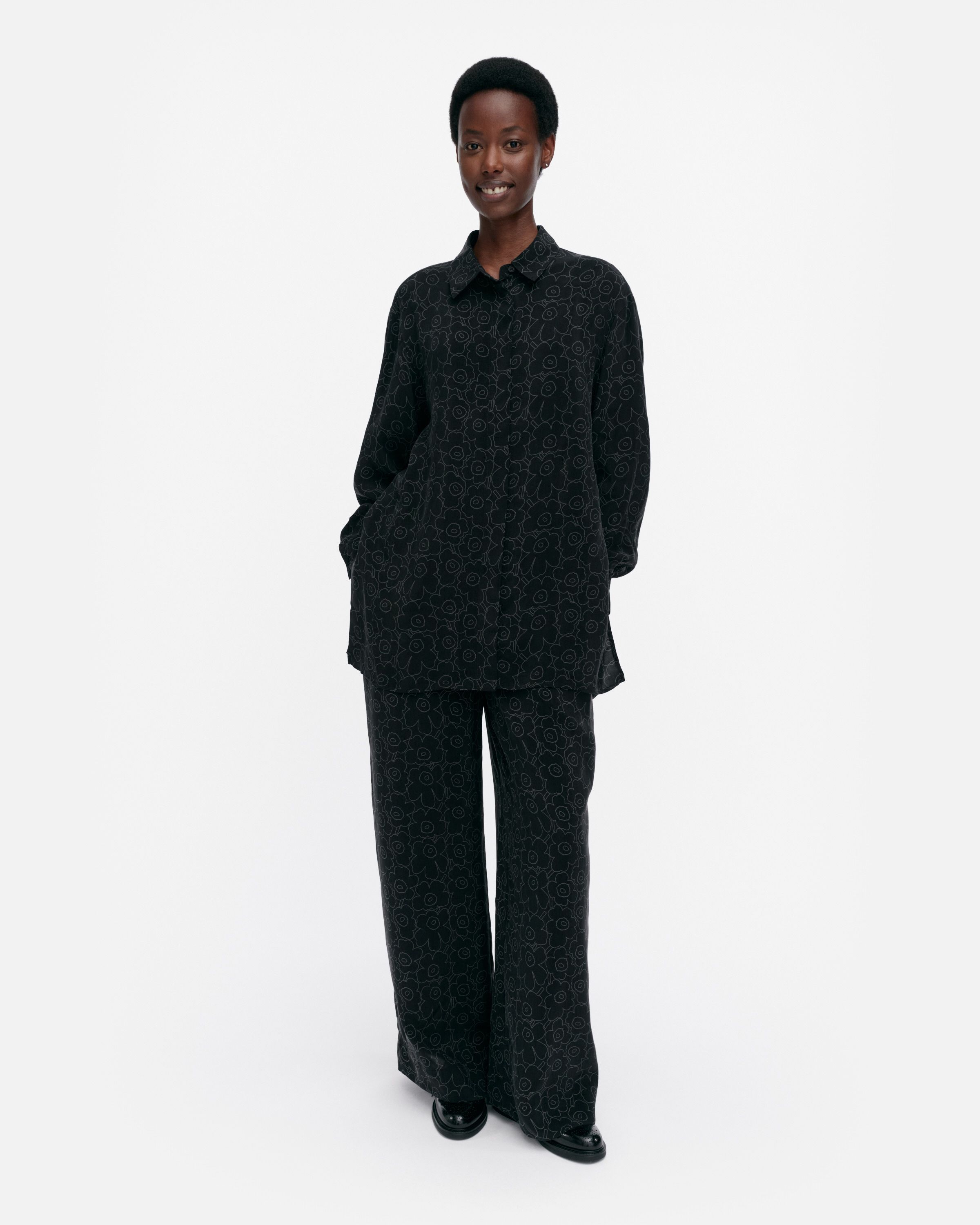 ☆ marimekko ☆ Heleys Piirto Unikko 889 - トップス Heleys Piirto Unikko T-shirt | Marimekko