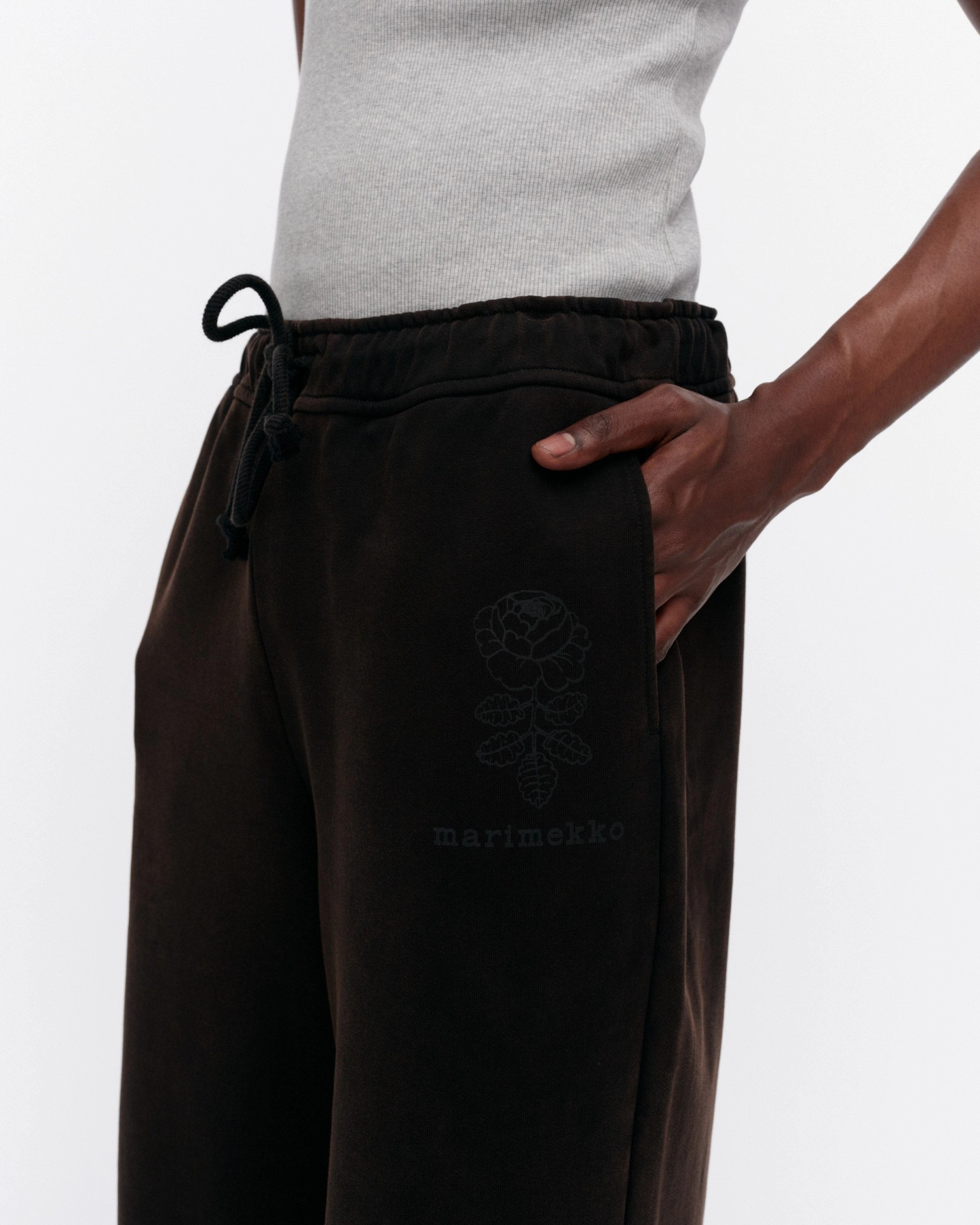 Puuska Vihkiruusu placement Kioski sweatpants