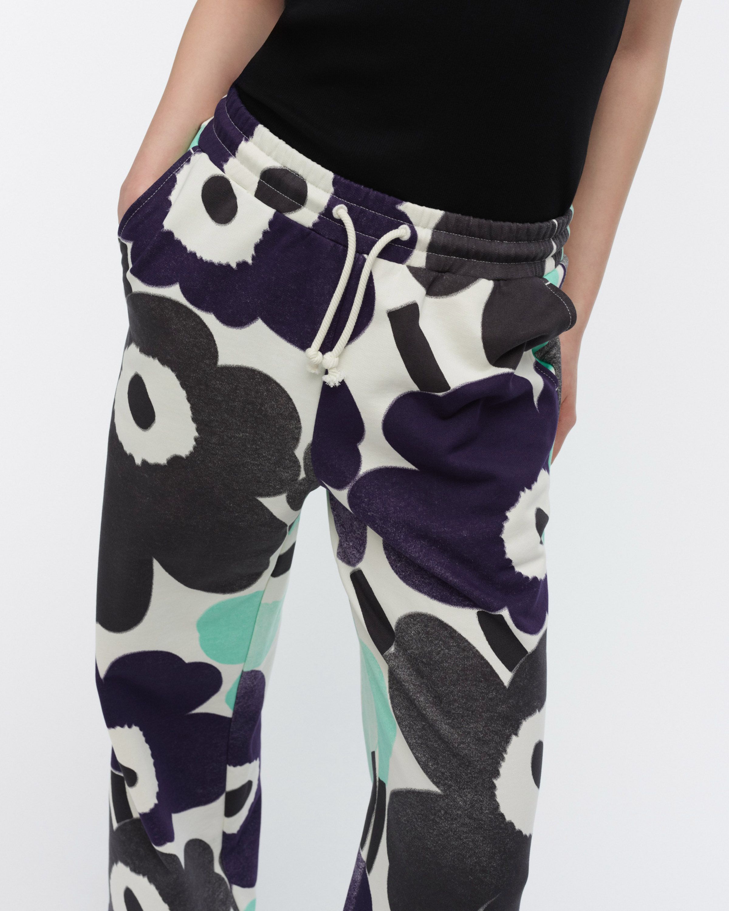 Varret Unikko Kioski sweatpants off white, mint, violet | Marimekko
