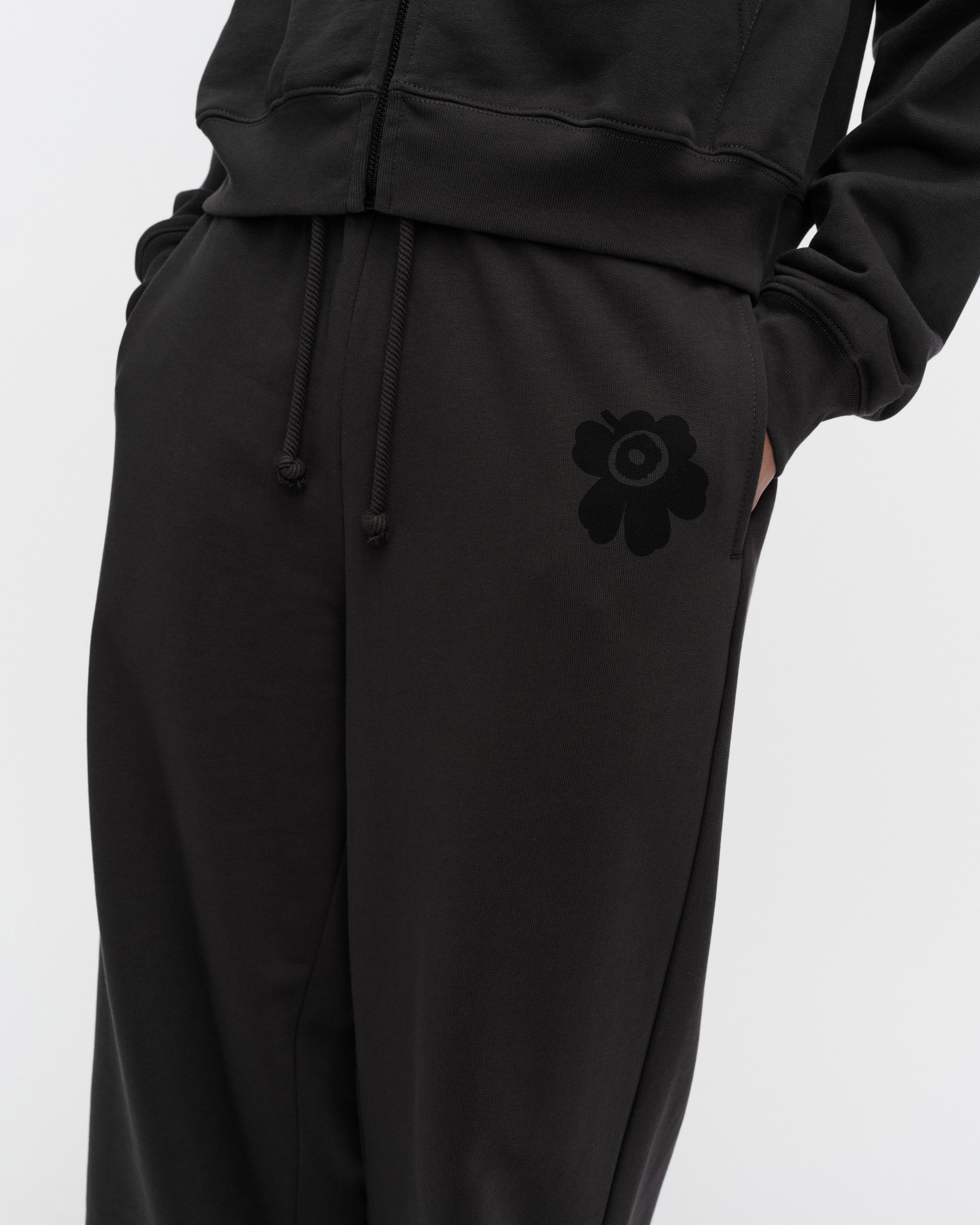 Naturaali Unikko Placement Kioski sweatpants