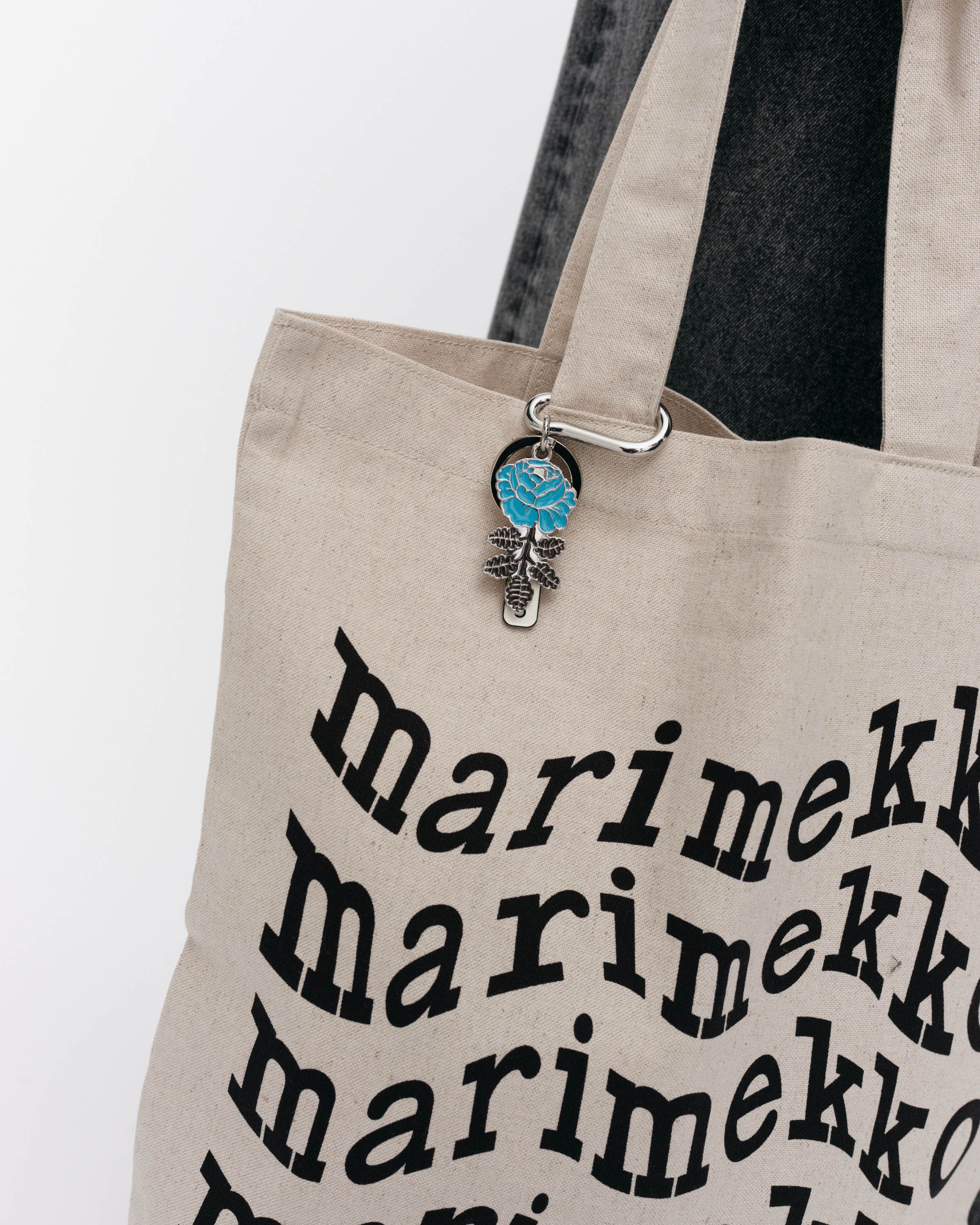 Puhallus Vihkiruusu Kioski key holder turquoise, black | Marimekko