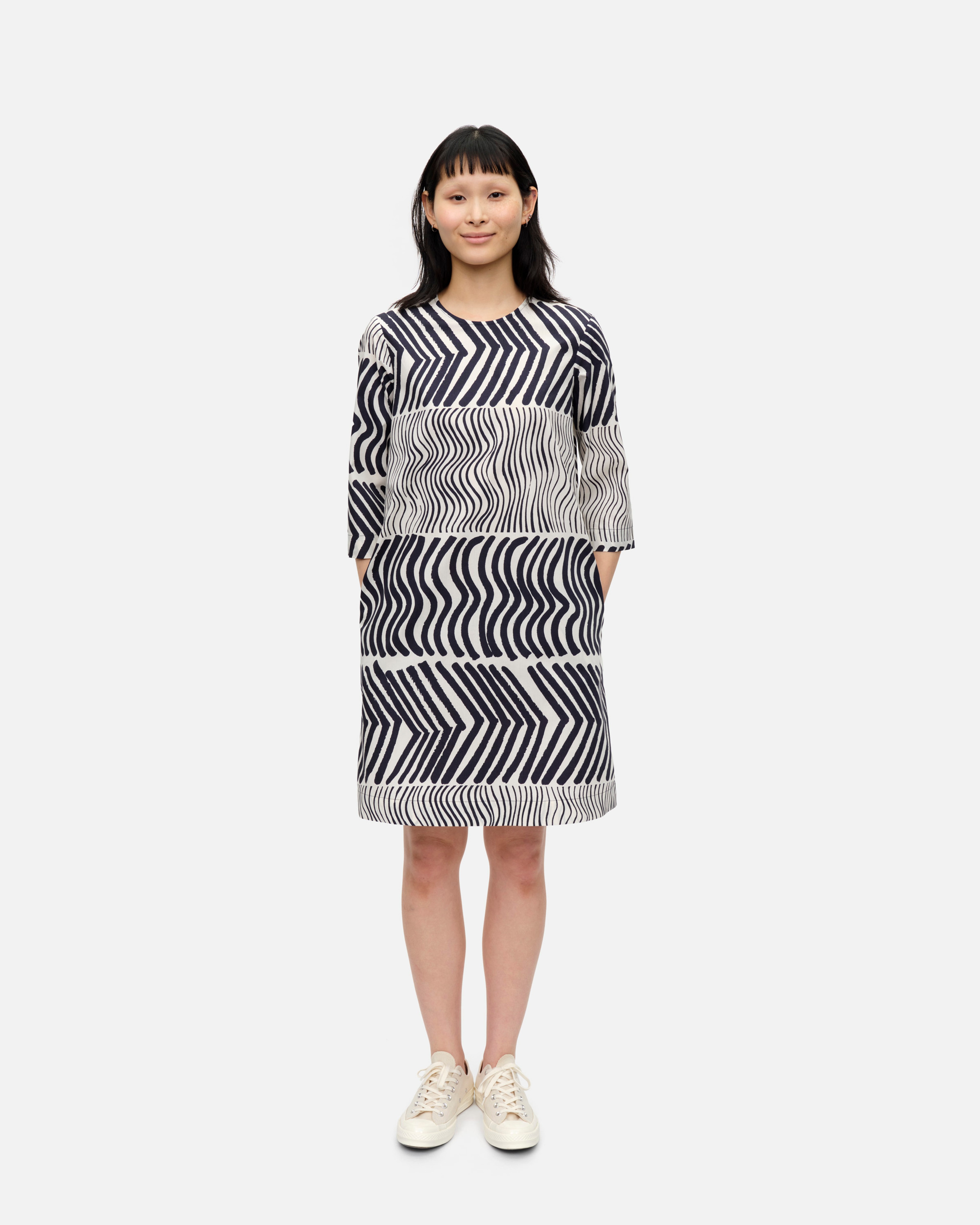 Migos Silkkikuikka, Cotton poplin dress, off-white, dark navy,