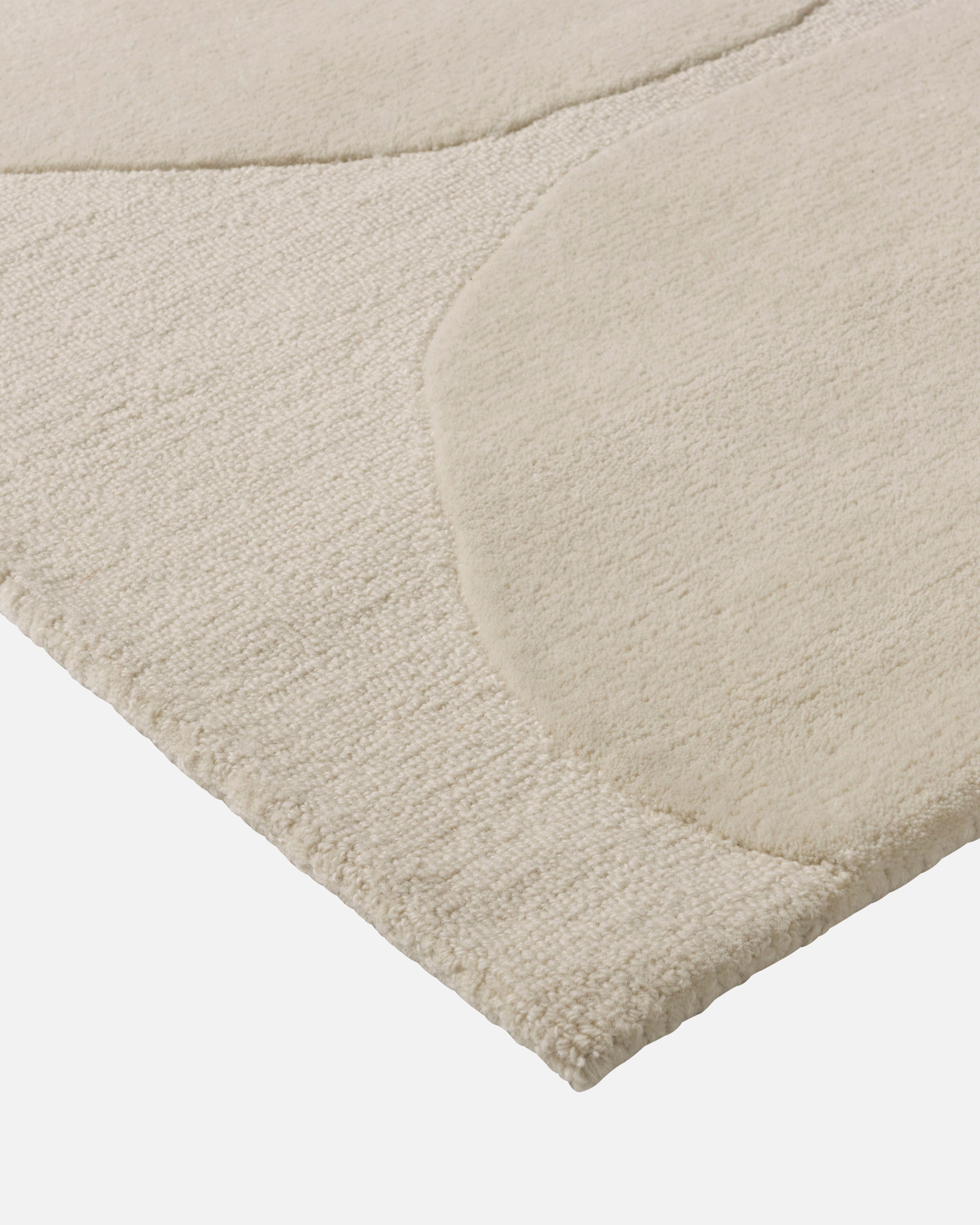 Isot Kivet Rug 140x200 cm