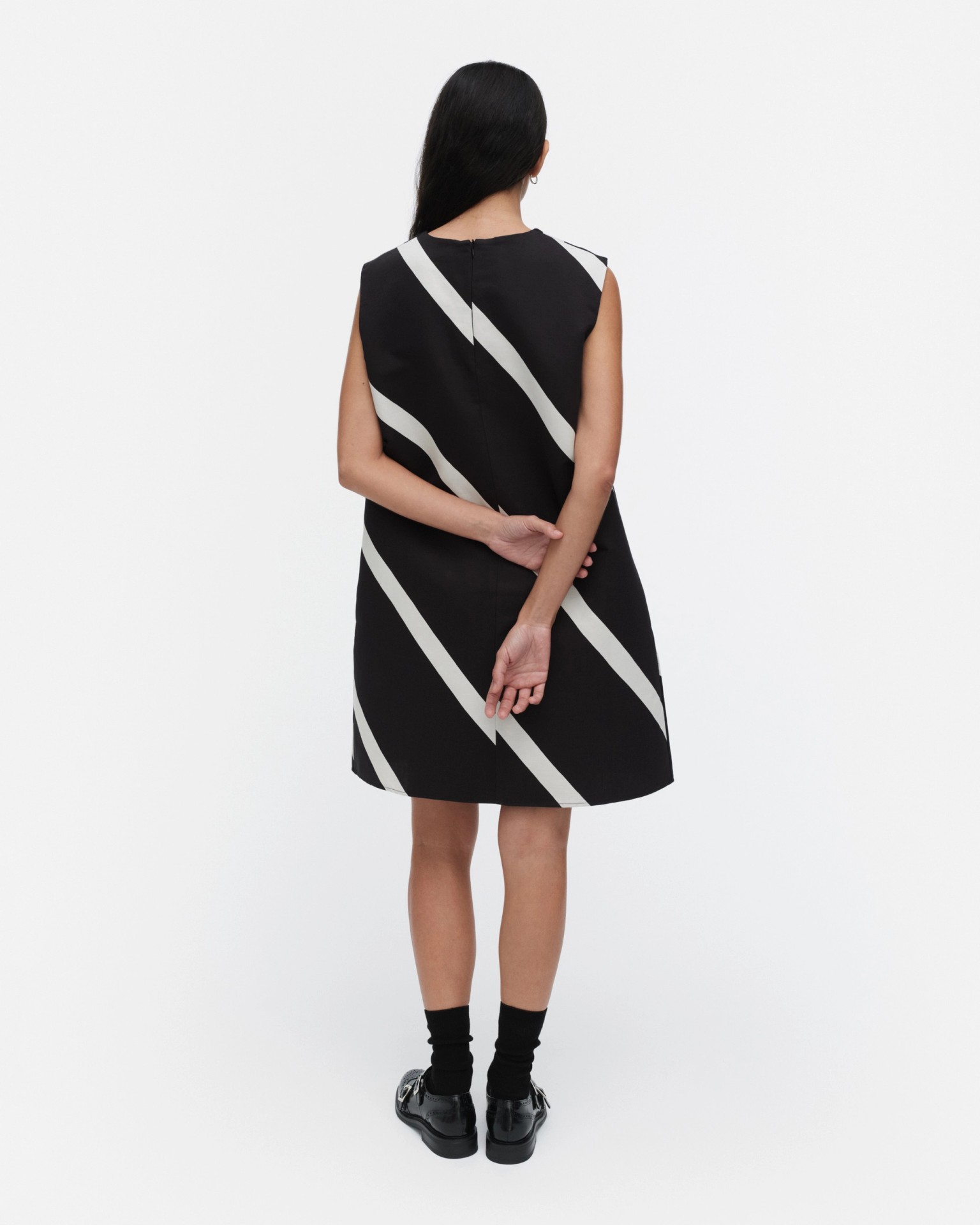 Sopiva Basso, Cotton linen dress, black, off white,