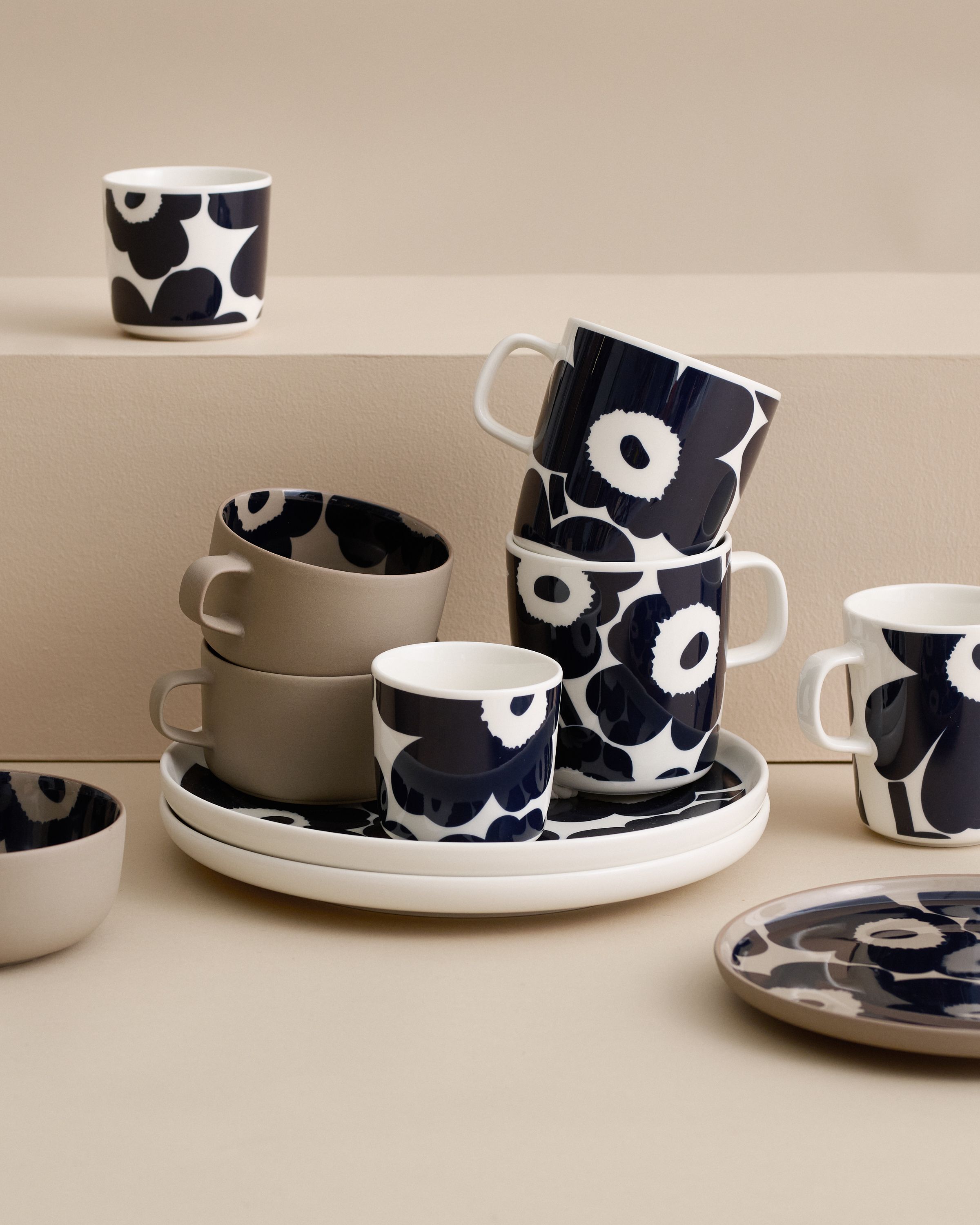 Oiva / Unikko plate 25 cm | Marimekko