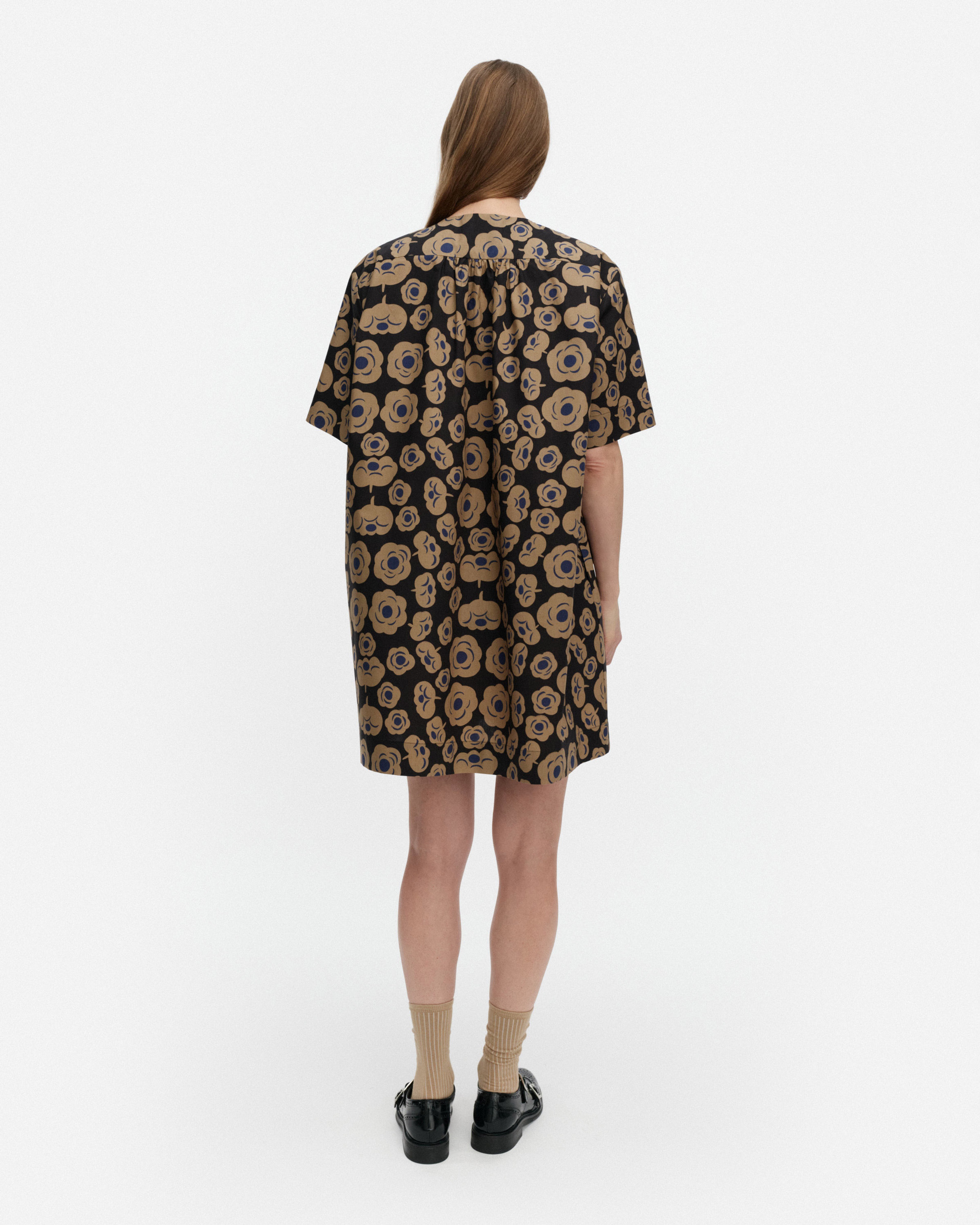 Taitavuus Tumma Mekko