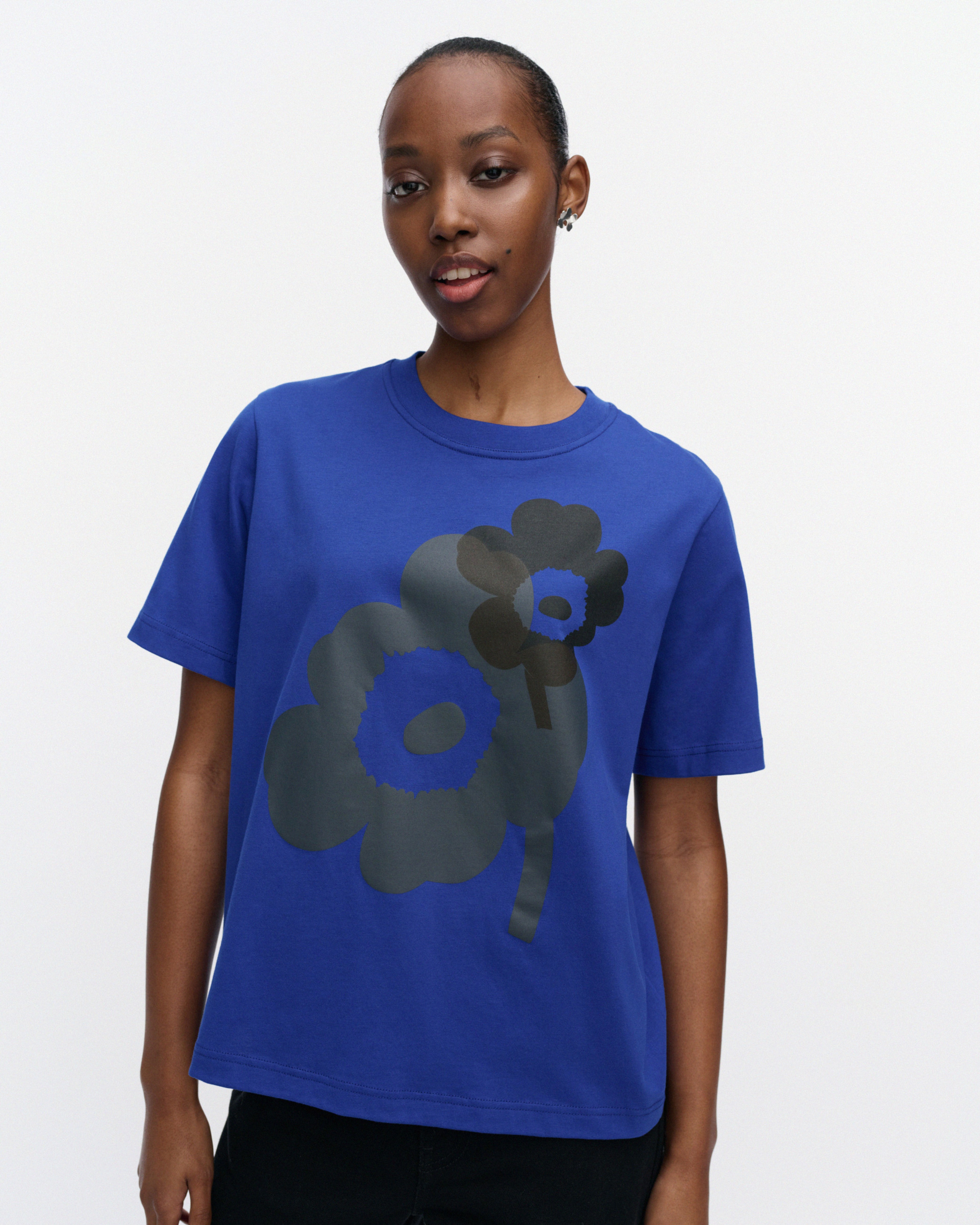 Else Unikko Placement, Kioski t-shirt, dark blue, grey, dark brown,