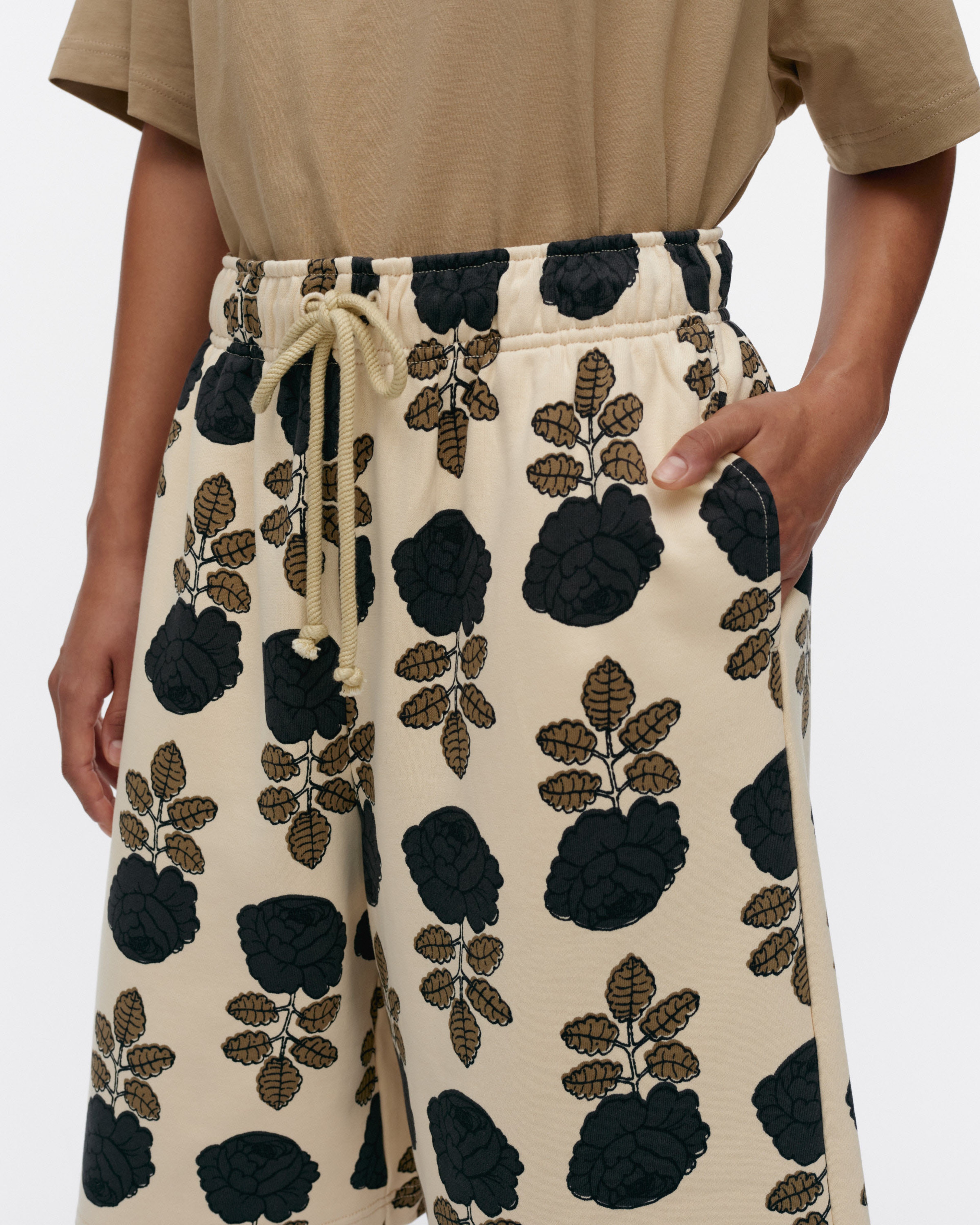 Sarana Vihkiruusu Kioski shorts