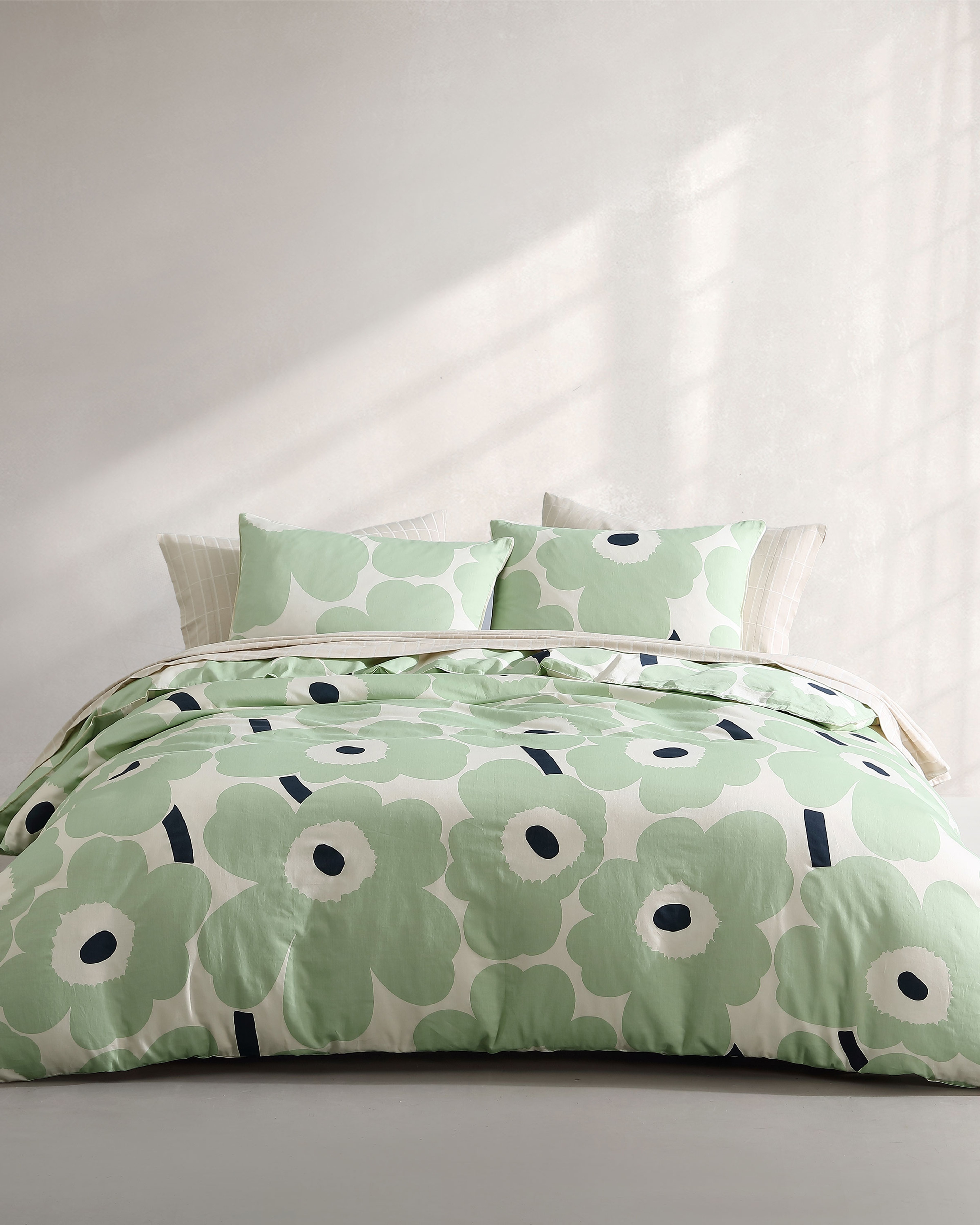 Unikko F/Q, Duvet cover and sham set, off white, sage, black,