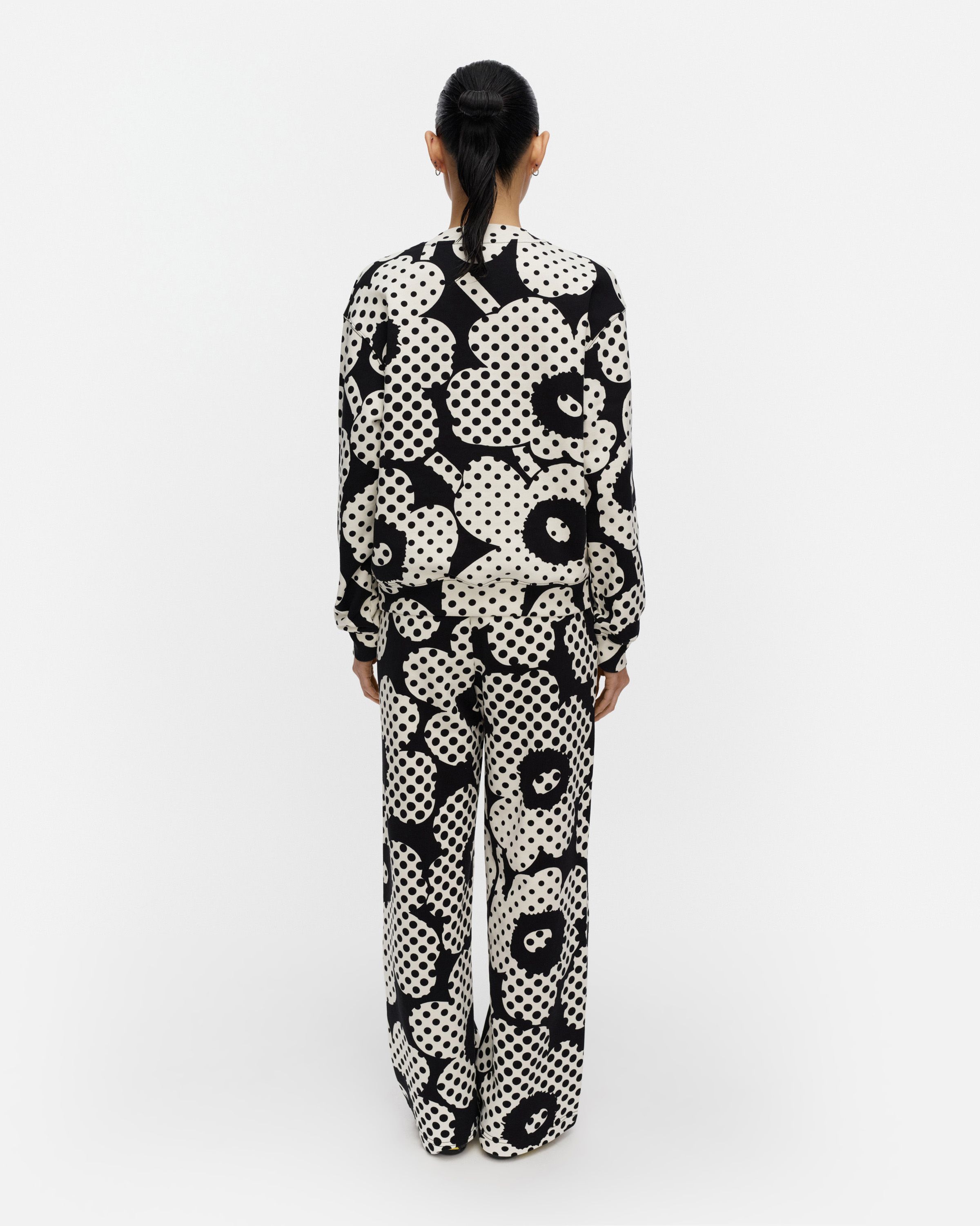 marimekko バラ刺繍 クルーネックスウェット　※でんぐり Varret Unikko Kioski sweatpants | Marimekko