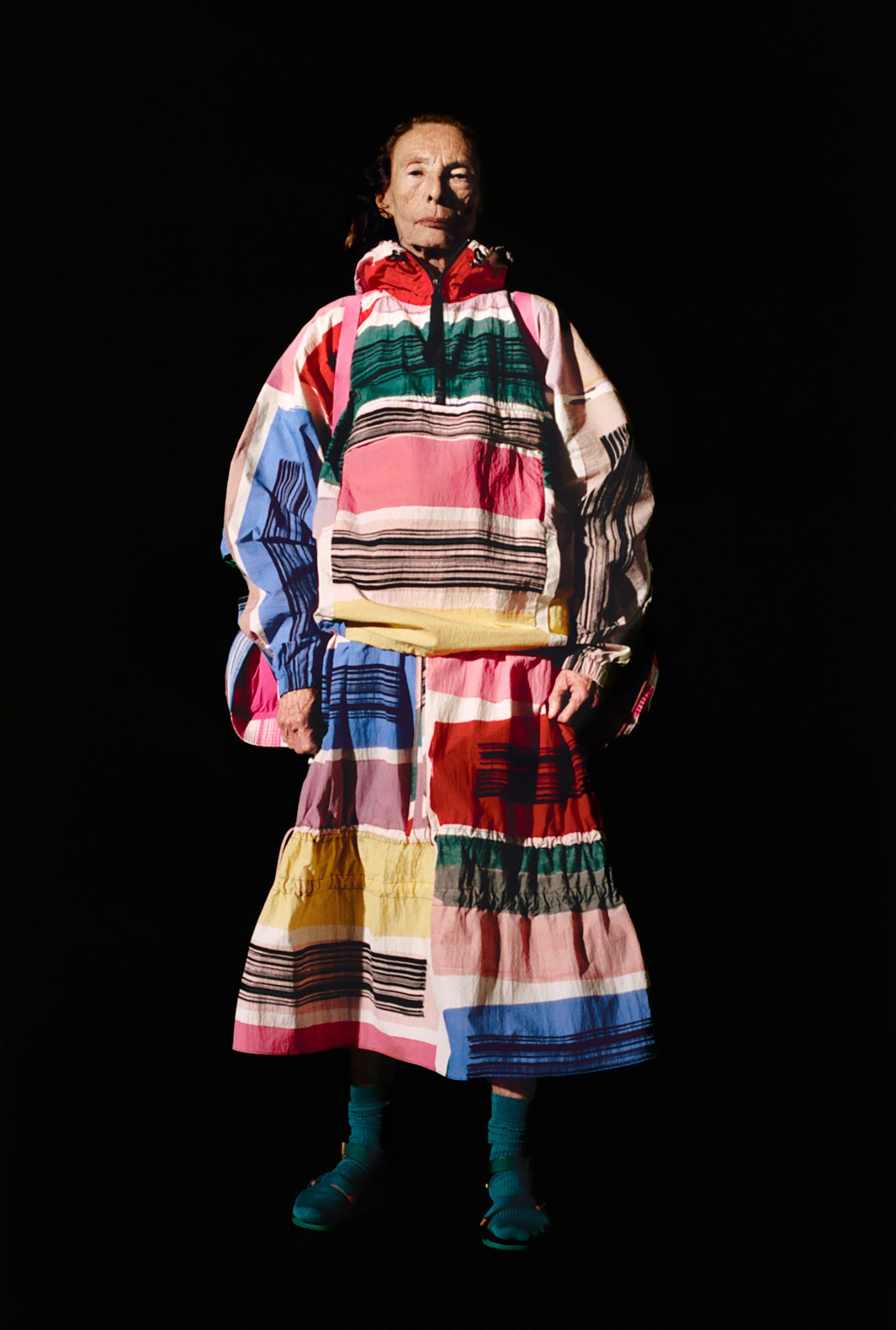The model is standing and is wearing a Järvi jacket and a Taival skirt.