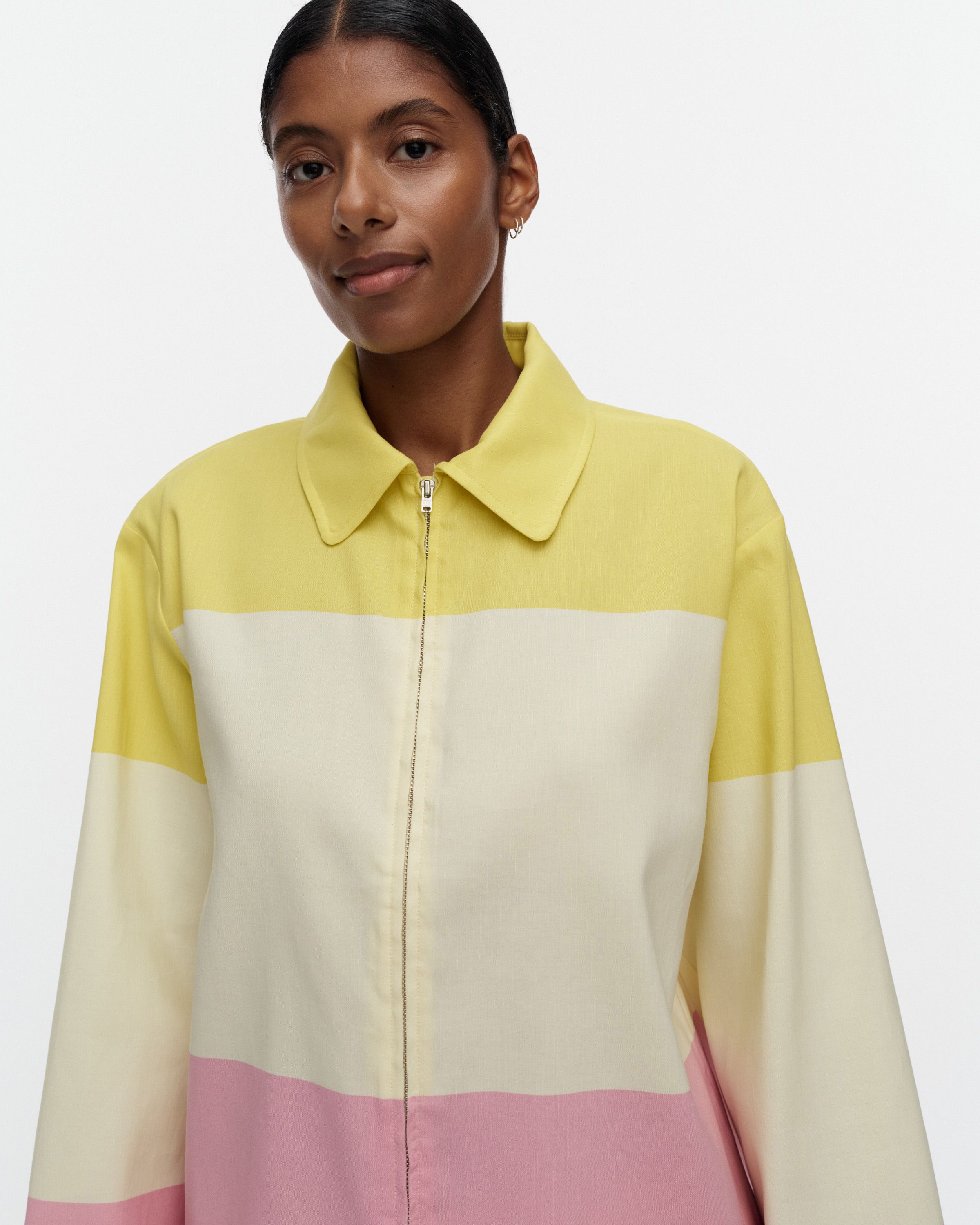 Kirjaimet Hennika Shirt | Marimekko