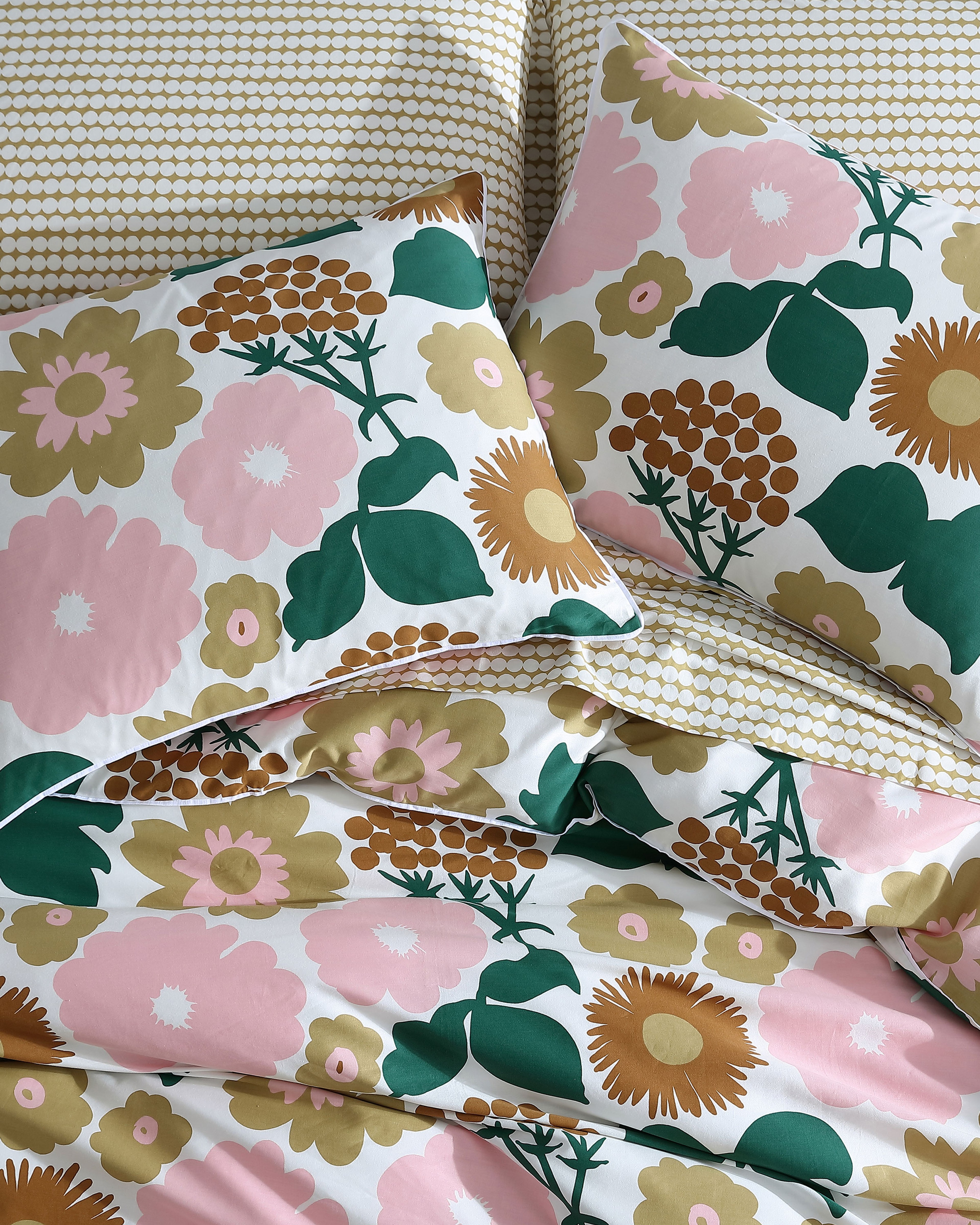 Pieni Kukkatori F/Q Duvet Cover and Sham set